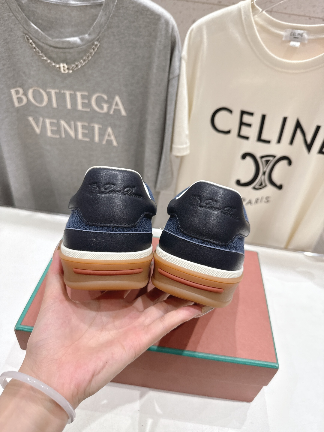 高版本出厂 情侣款 Lss新品新色发售Loro Piana(官网同款) 经典系带休闲鞋 简约时尚，鞋面采