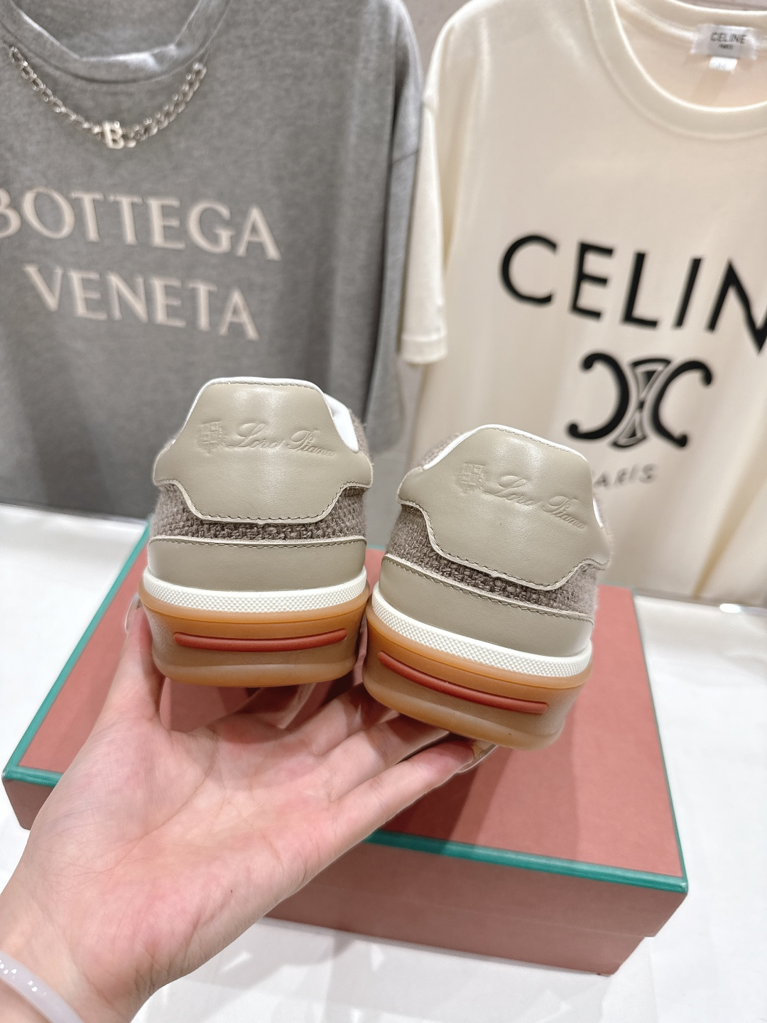 高版本出厂 情侣款 Lss新品新色发售Loro Piana(官网同款) 经典系带休闲鞋 简约时尚，鞋面采