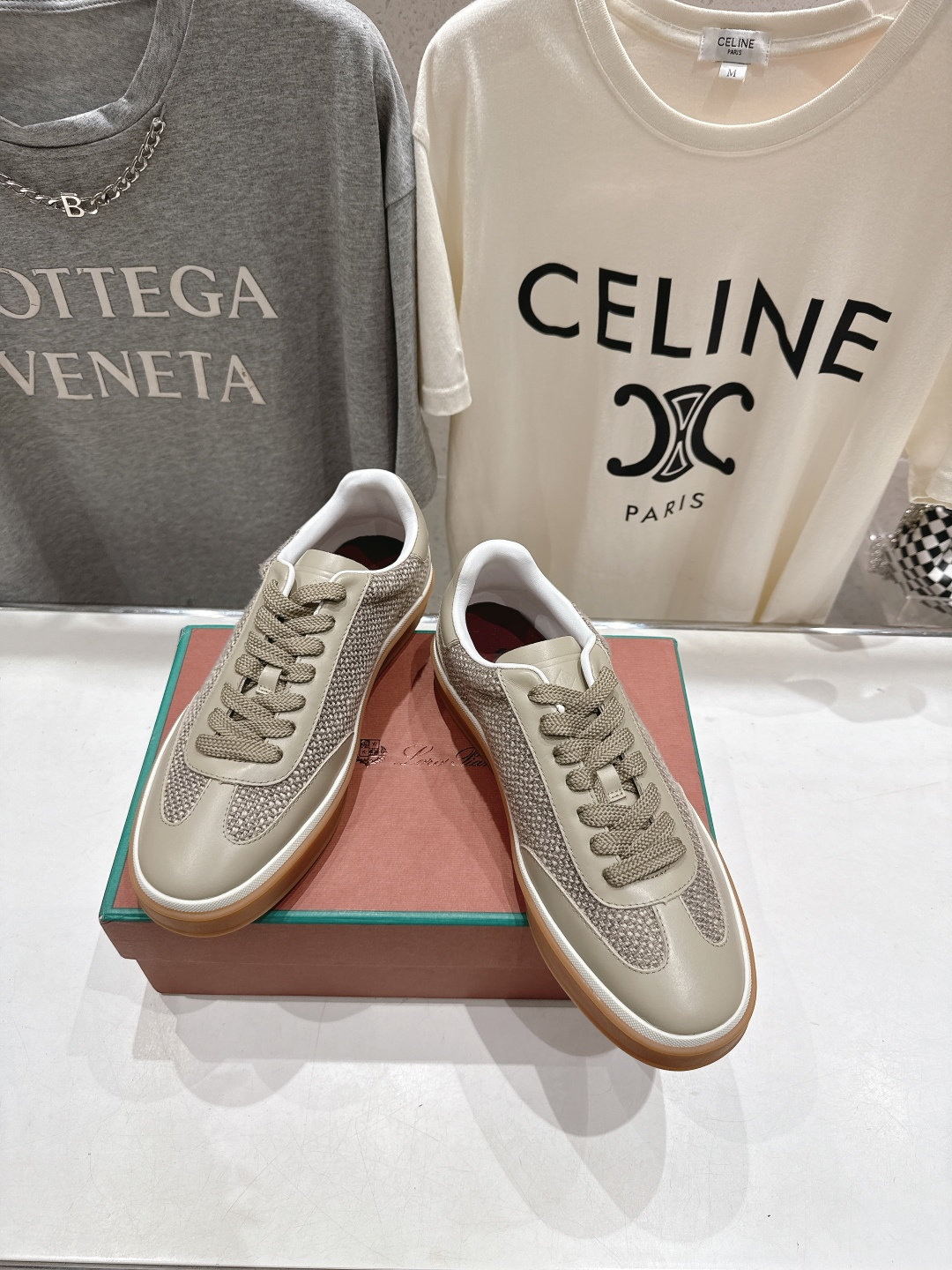 高版本出厂 情侣款 Lss新品新色发售Loro Piana(官网同款) 经典系带休闲鞋 简约时尚，鞋面采