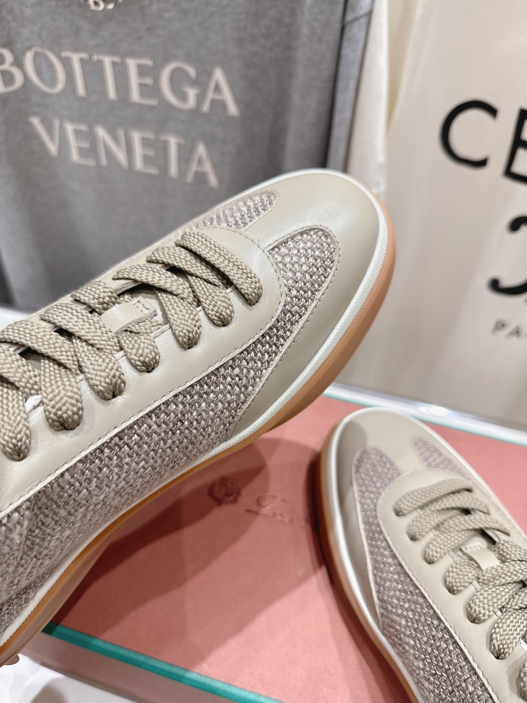 高版本出厂 情侣款 Lss新品新色发售Loro Piana(官网同款) 经典系带休闲鞋 简约时尚，鞋面采