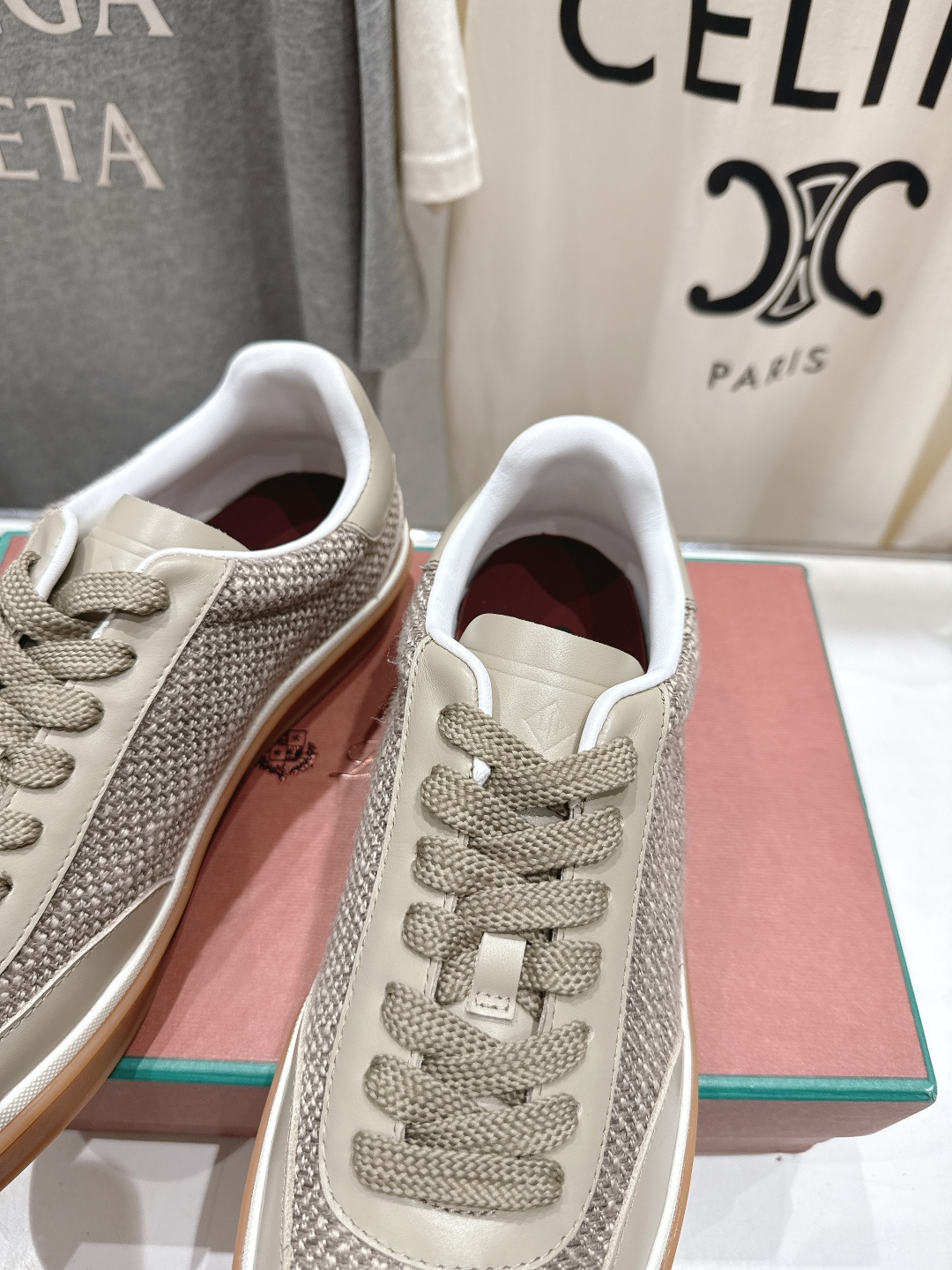 高版本出厂 情侣款 Lss新品新色发售Loro Piana(官网同款) 经典系带休闲鞋 简约时尚，鞋面采