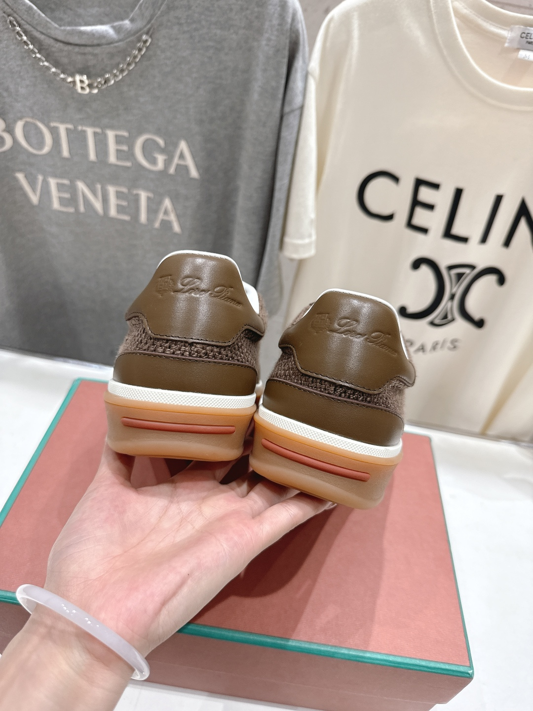 高版本出厂 情侣款 Lss新品新色发售Loro Piana(官网同款) 经典系带休闲鞋 简约时尚，鞋面采