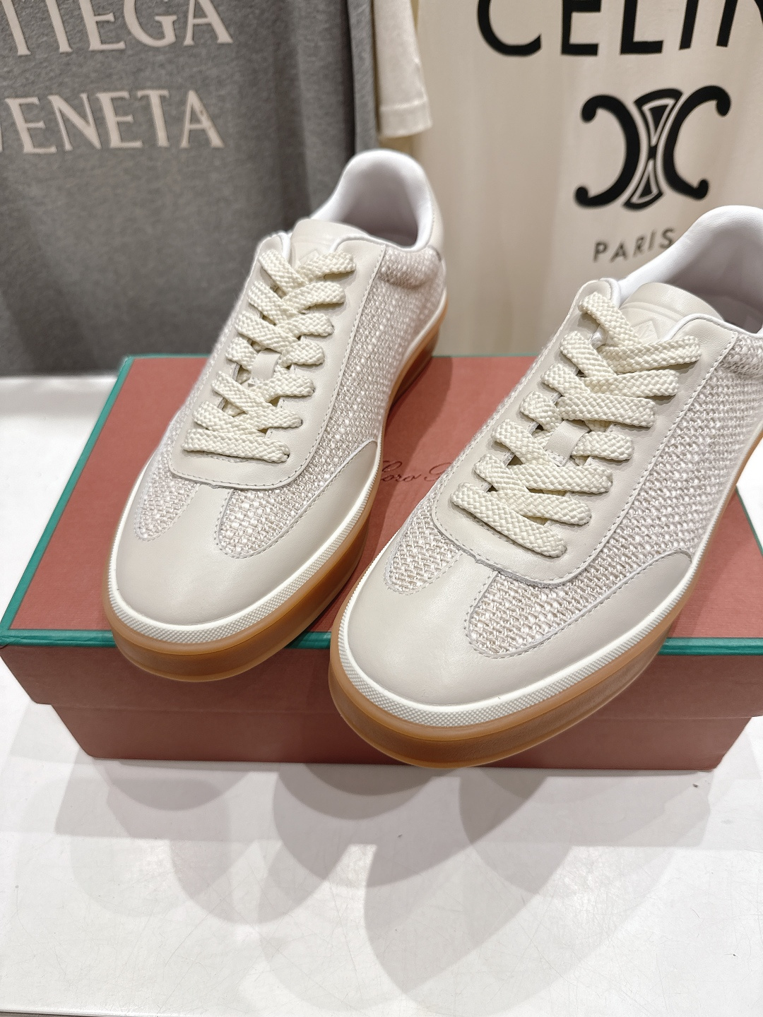 高版本出厂 情侣款 Lss新品新色发售Loro Piana(官网同款) 经典系带休闲鞋 简约时尚，鞋面采