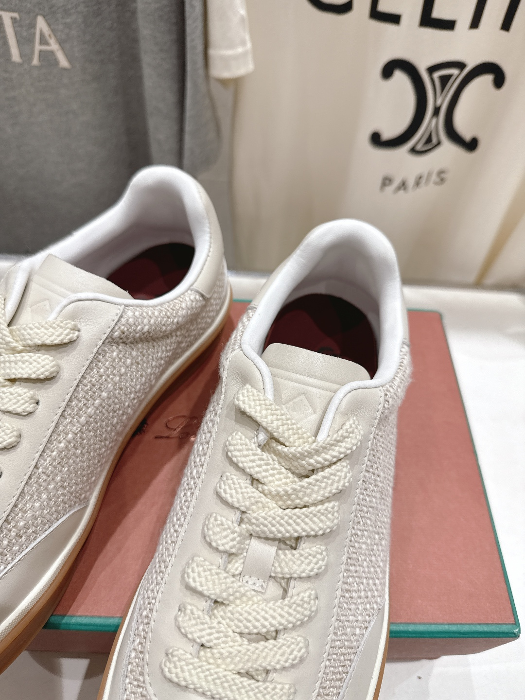 高版本出厂 情侣款 Lss新品新色发售Loro Piana(官网同款) 经典系带休闲鞋 简约时尚，鞋面采