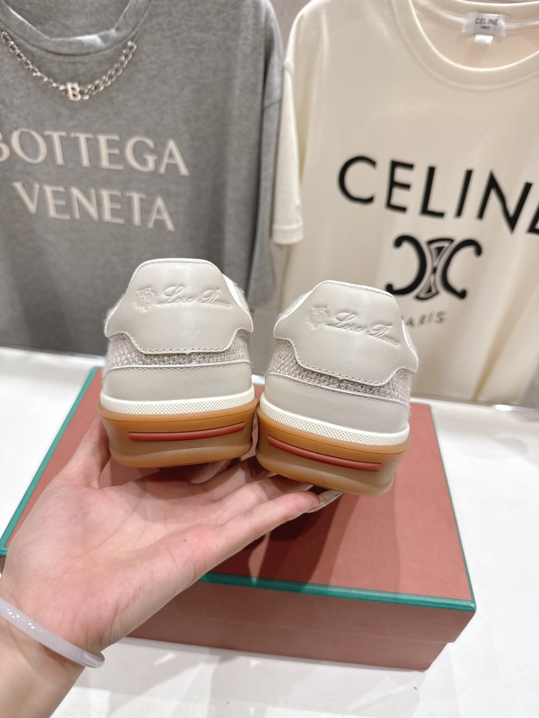 高版本出厂 情侣款 Lss新品新色发售Loro Piana(官网同款) 经典系带休闲鞋 简约时尚，鞋面采