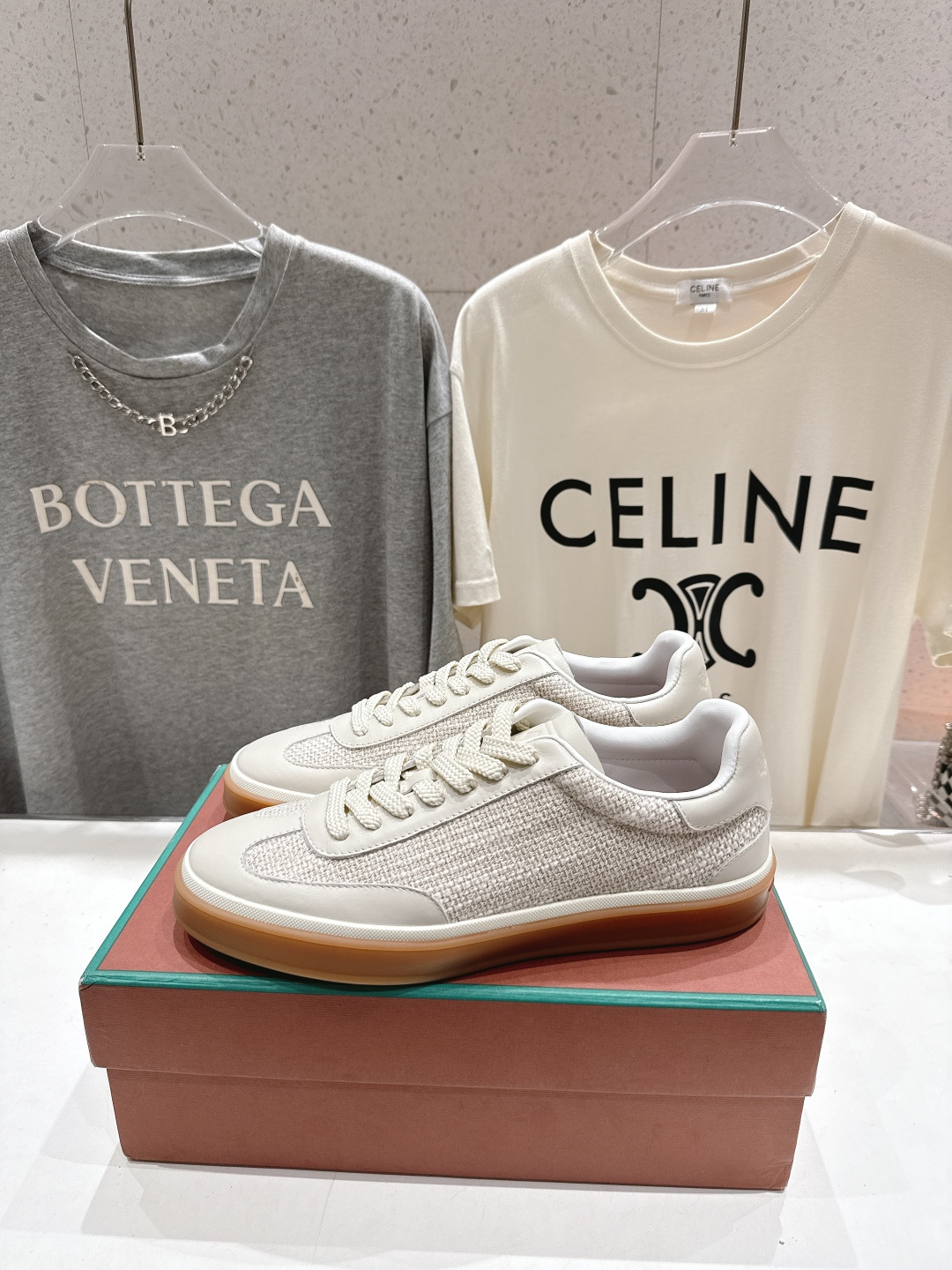 高版本出厂 情侣款 Lss新品新色发售Loro Piana(官网同款) 经典系带休闲鞋 简约时尚，鞋面采