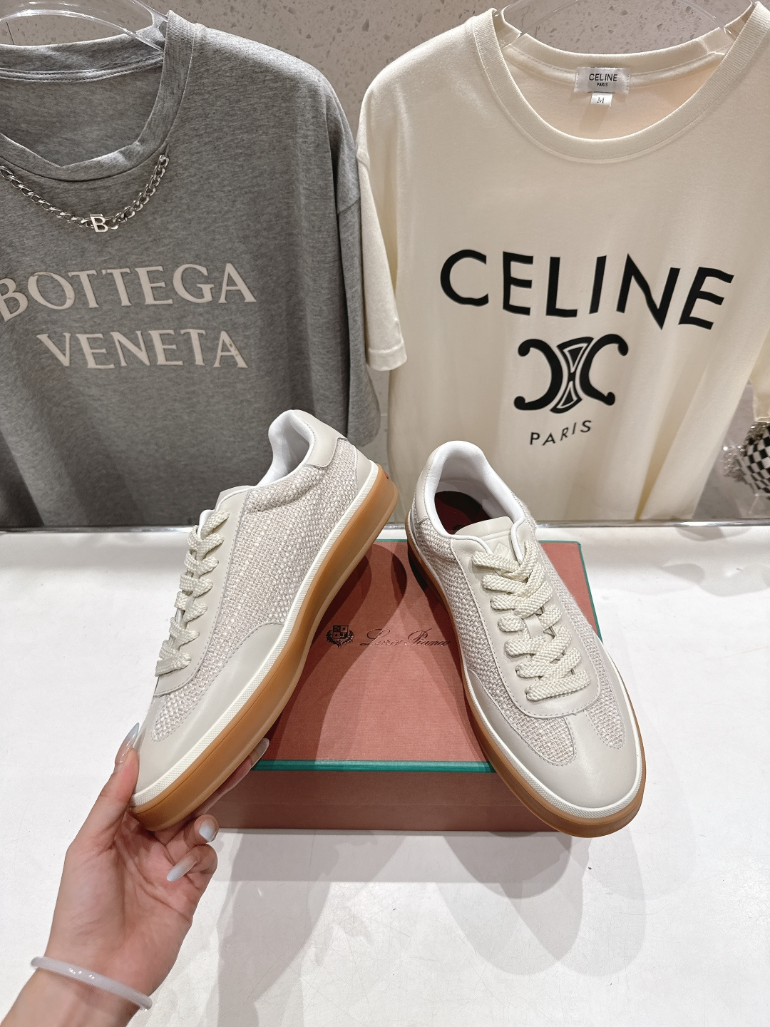 高版本出厂 情侣款 Lss新品新色发售Loro Piana(官网同款) 经典系带休闲鞋 简约时尚，鞋面采