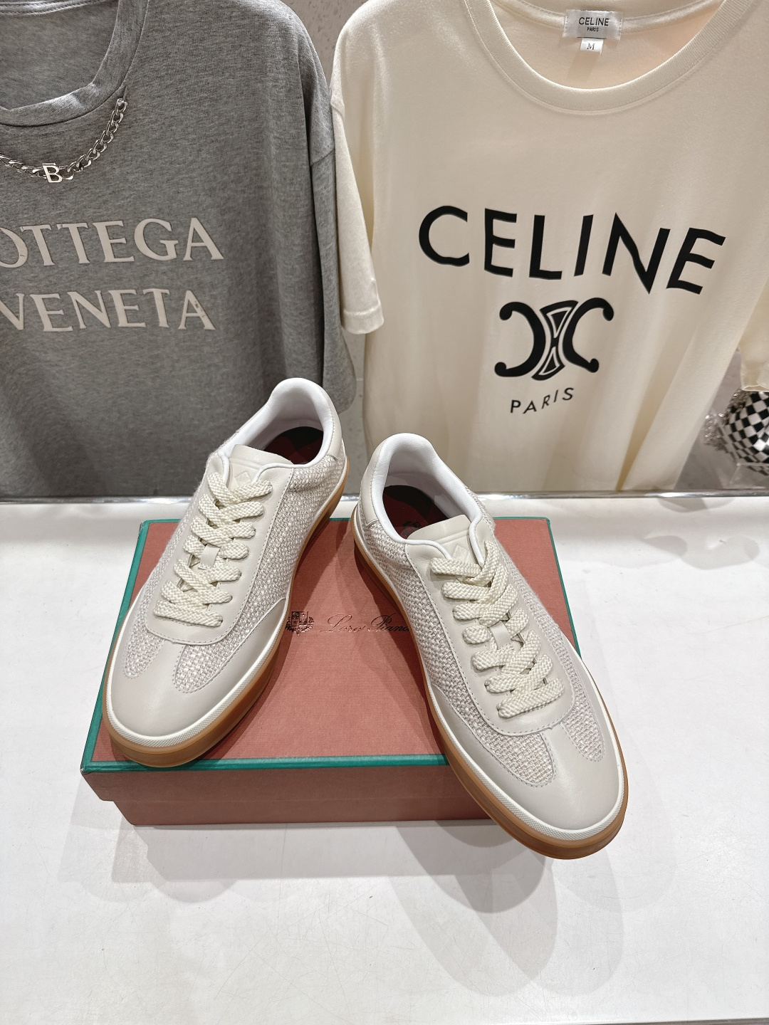 高版本出厂 情侣款 Lss新品新色发售Loro Piana(官网同款) 经典系带休闲鞋 简约时尚，鞋面采