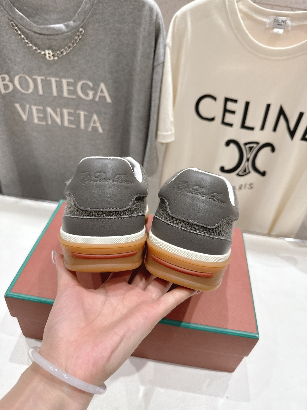 高版本出厂 情侣款 Lss新品新色发售Loro Piana(官网同款) 经典系带休闲鞋 简约时尚，鞋面采