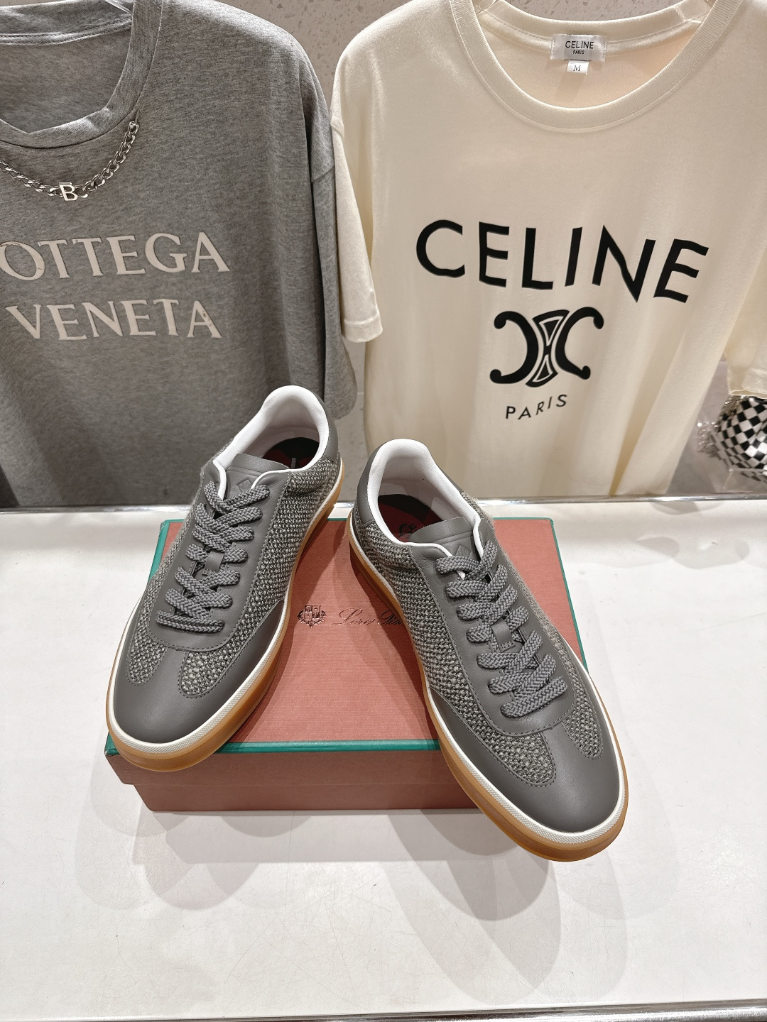 高版本出厂 情侣款 Lss新品新色发售Loro Piana(官网同款) 经典系带休闲鞋 简约时尚，鞋面采