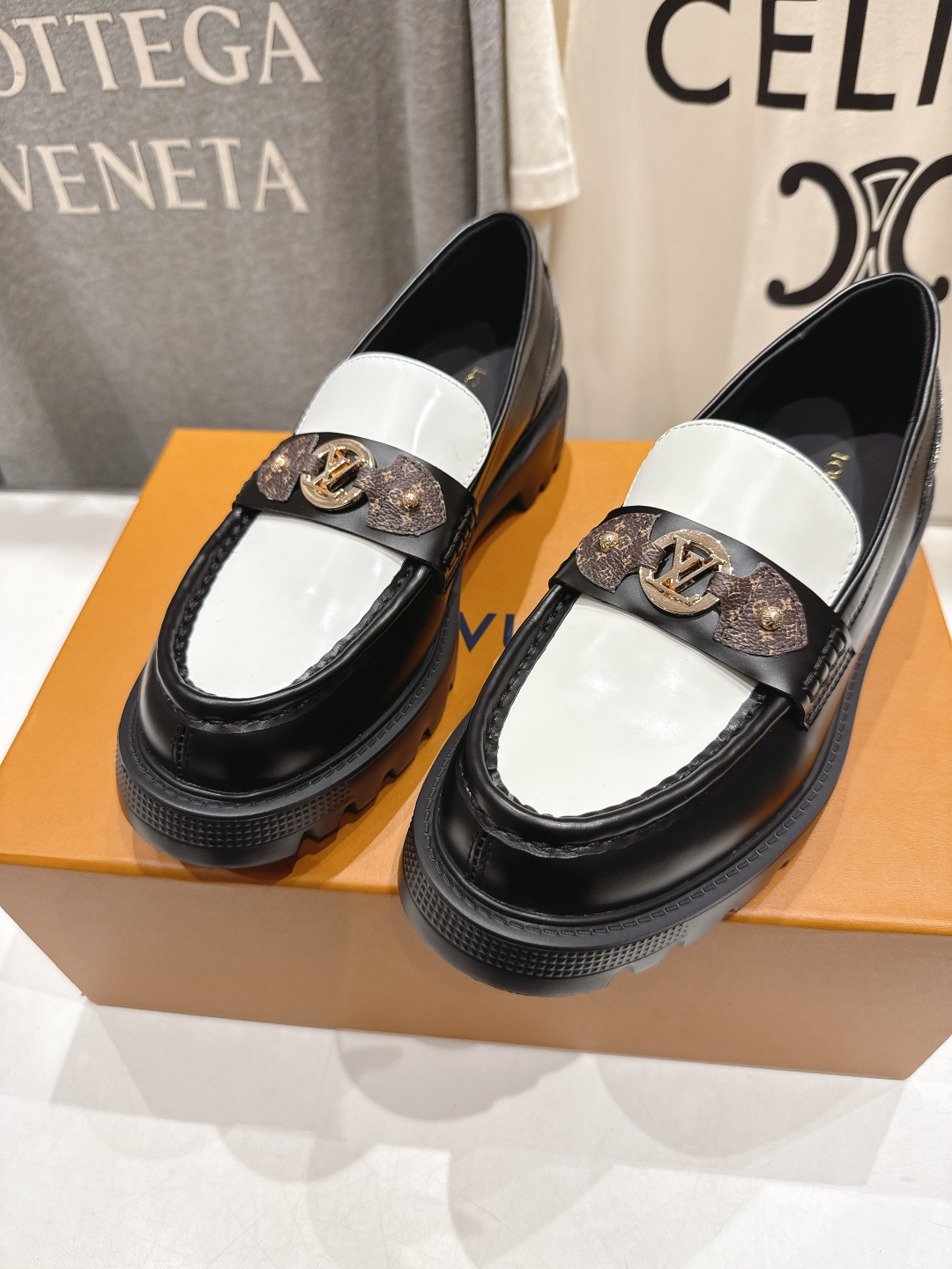 高版本出厂 LOUIS VUITTON ss25 F057 LV驴牌新款厚底休闲鞋乐福鞋本款 乐福鞋以头