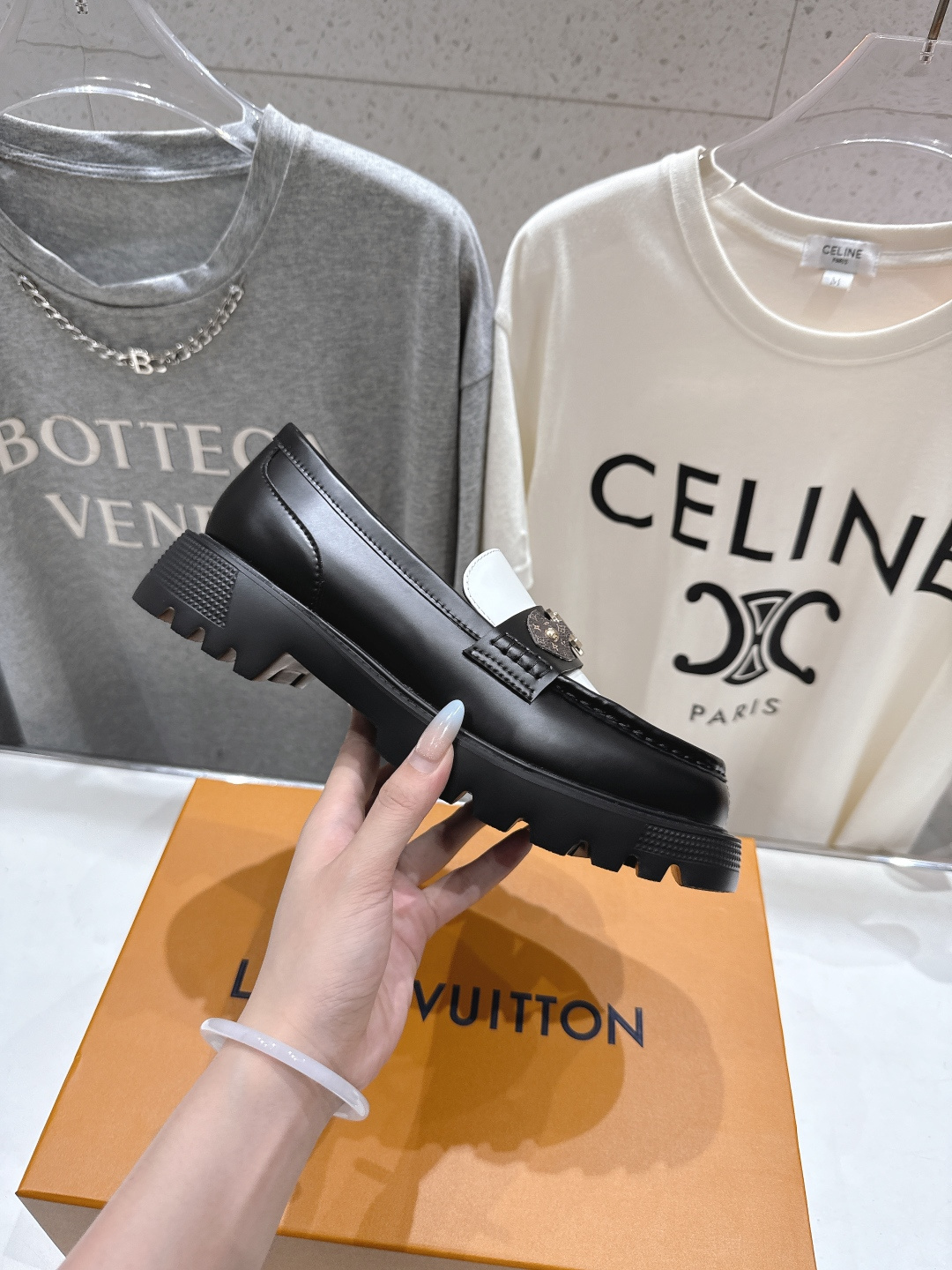 高版本出厂 LOUIS VUITTON ss25 F057 LV驴牌新款厚底休闲鞋乐福鞋本款 乐福鞋以头