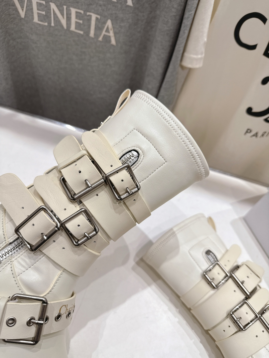 高版本出厂 Dior/迪奥D家F019 2025ss秋冬新品布洛克中筒靴，经久不衰的马丁靴造型，彰显经典