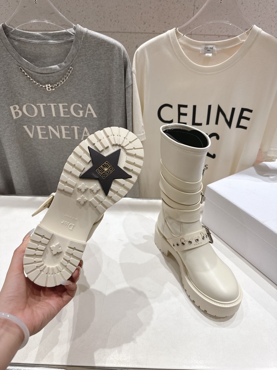 高版本出厂 Dior/迪奥D家F019 2025ss秋冬新品布洛克中筒靴，经久不衰的马丁靴造型，彰显经典