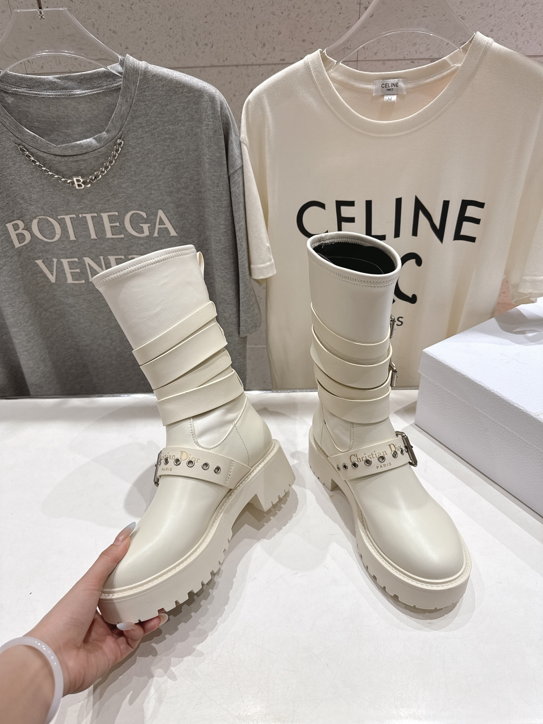 高版本出厂 Dior/迪奥D家F019 2025ss秋冬新品布洛克中筒靴，经久不衰的马丁靴造型，彰显经典