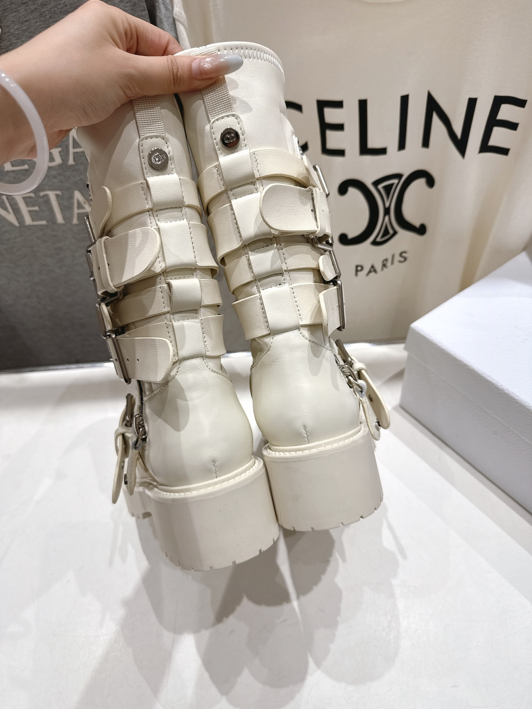 高版本出厂 Dior/迪奥D家F019 2025ss秋冬新品布洛克中筒靴，经久不衰的马丁靴造型，彰显经典