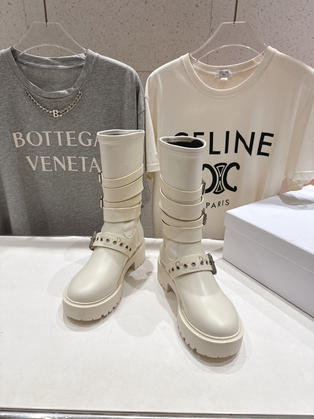 高版本出厂 Dior/迪奥D家F019 2025ss秋冬新品布洛克中筒靴，经久不衰的马丁靴造型，彰显经典