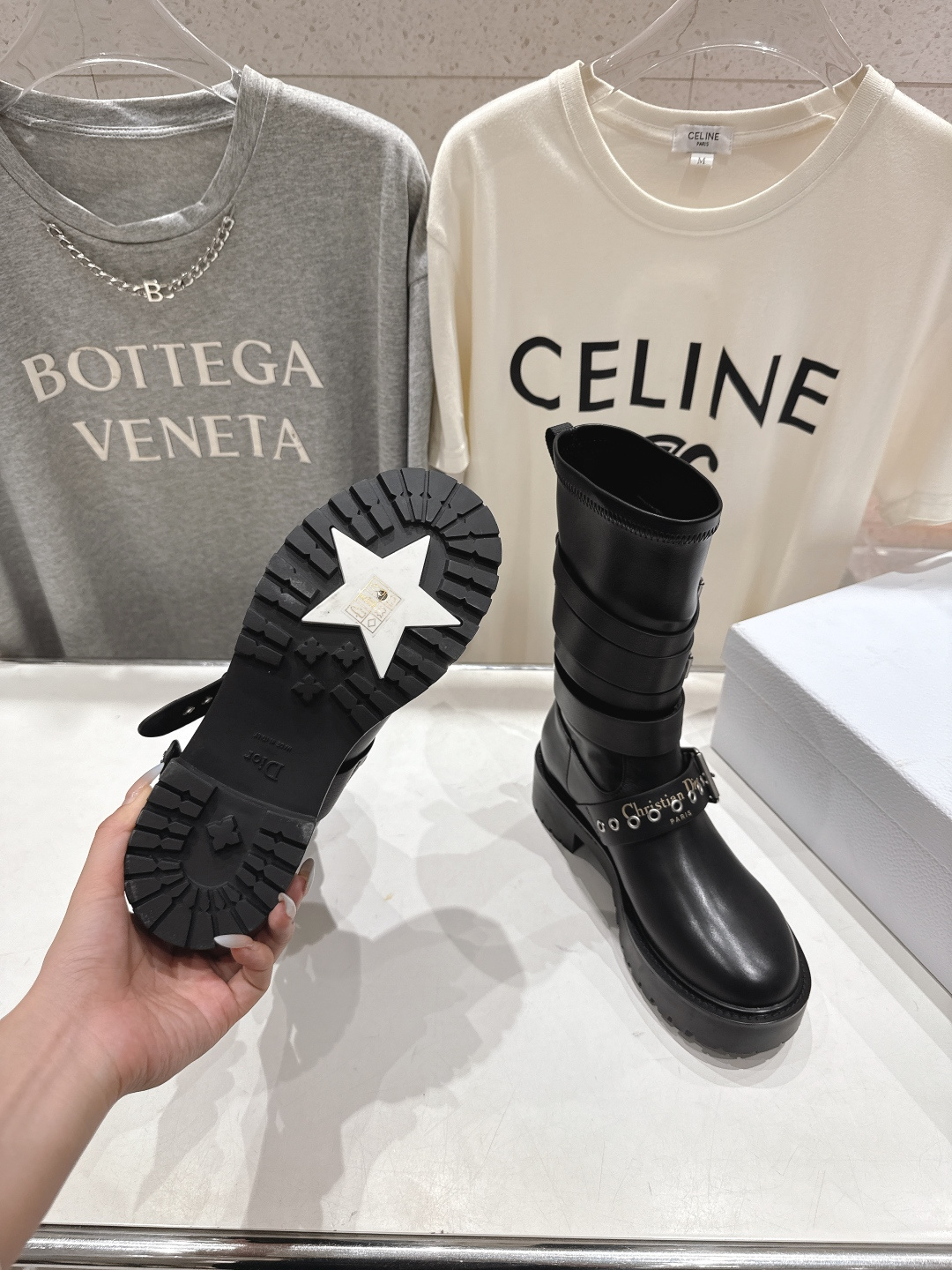 高版本出厂 Dior/迪奥D家F019 2025ss秋冬新品布洛克中筒靴，经久不衰的马丁靴造型，彰显经典