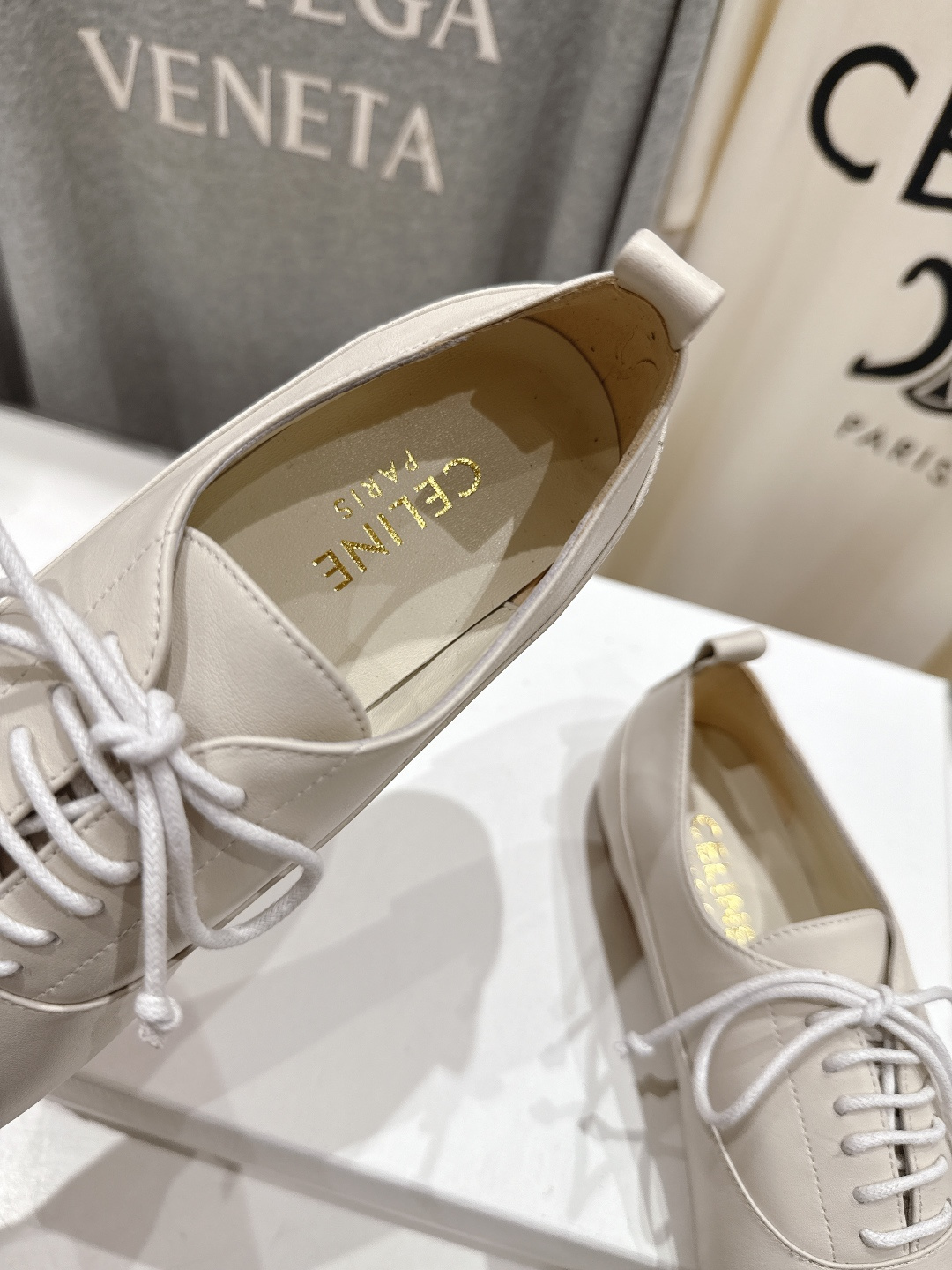 高版本出厂 CELINE*赛琳F052 2025ss新款玛丽珍布洛克复古风平底休闲乐福鞋单鞋网红爆款来袭