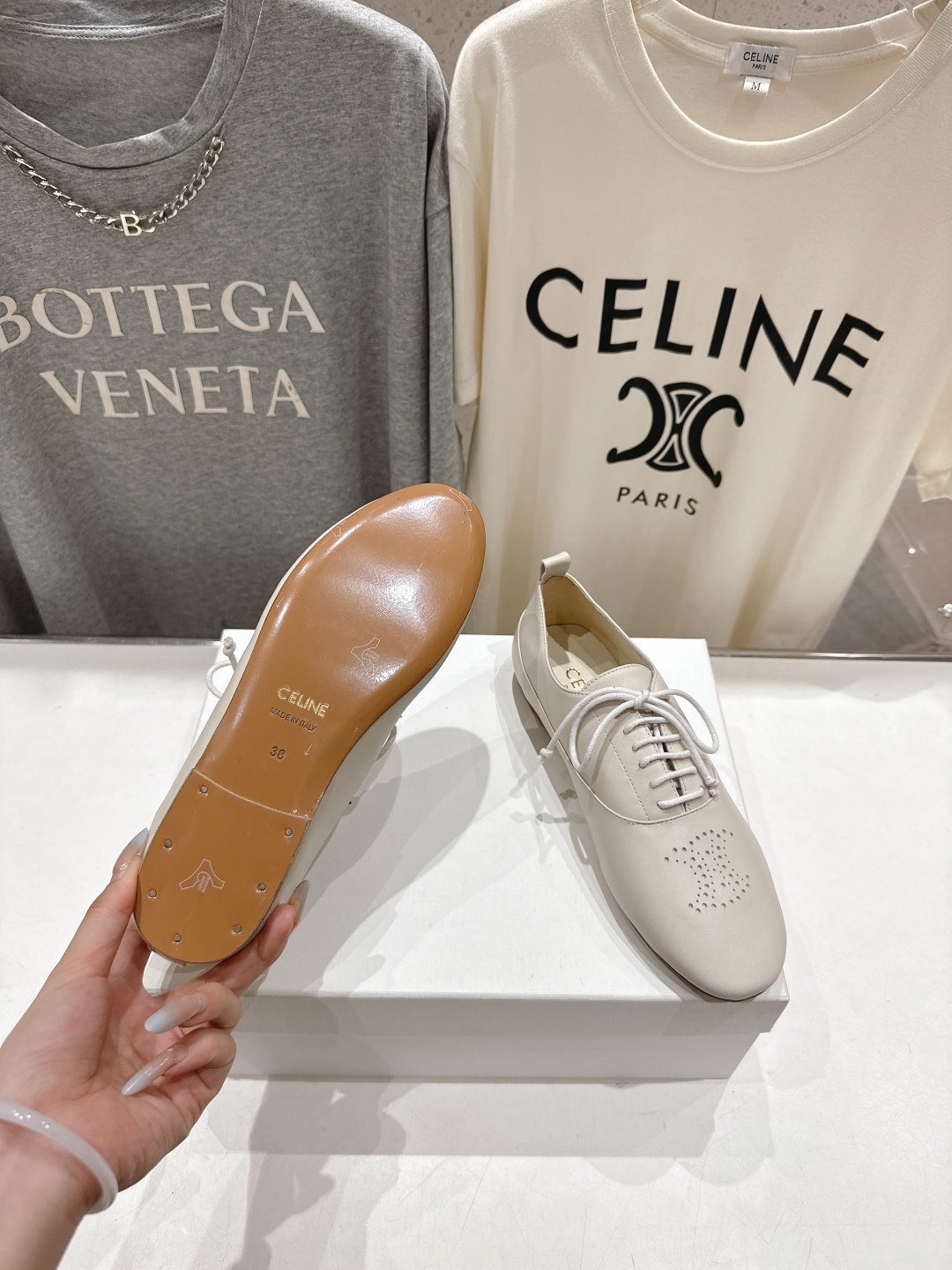 高版本出厂 CELINE*赛琳F052 2025ss新款玛丽珍布洛克复古风平底休闲乐福鞋单鞋网红爆款来袭