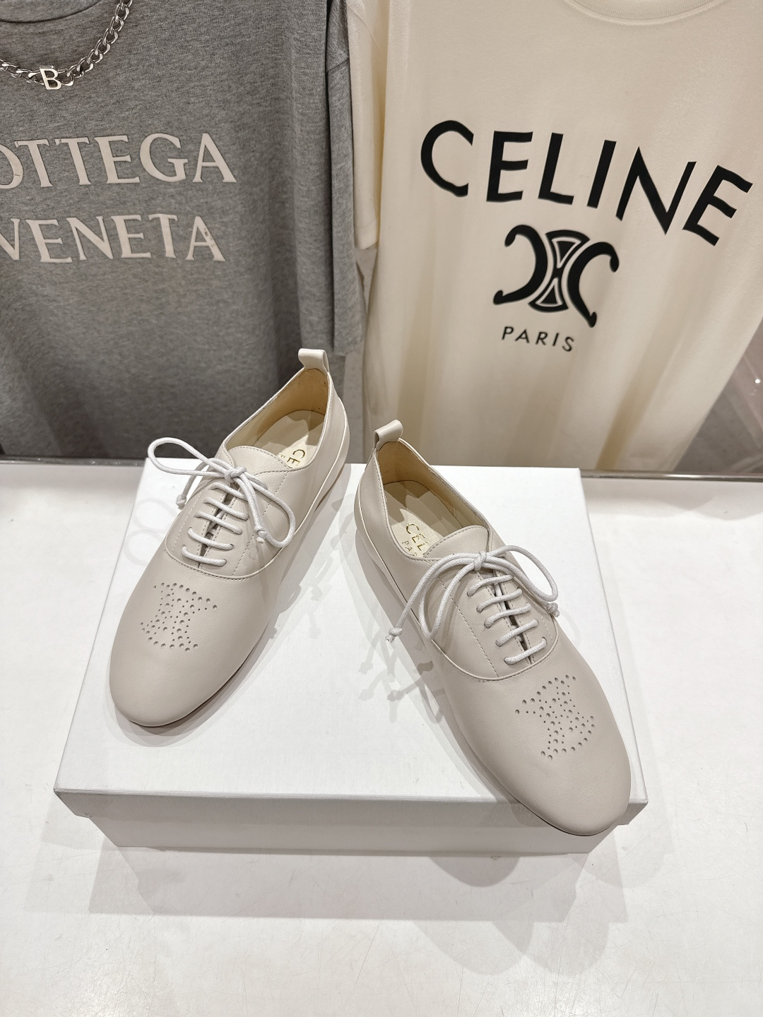 高版本出厂 CELINE*赛琳F052 2025ss新款玛丽珍布洛克复古风平底休闲乐福鞋单鞋网红爆款来袭
