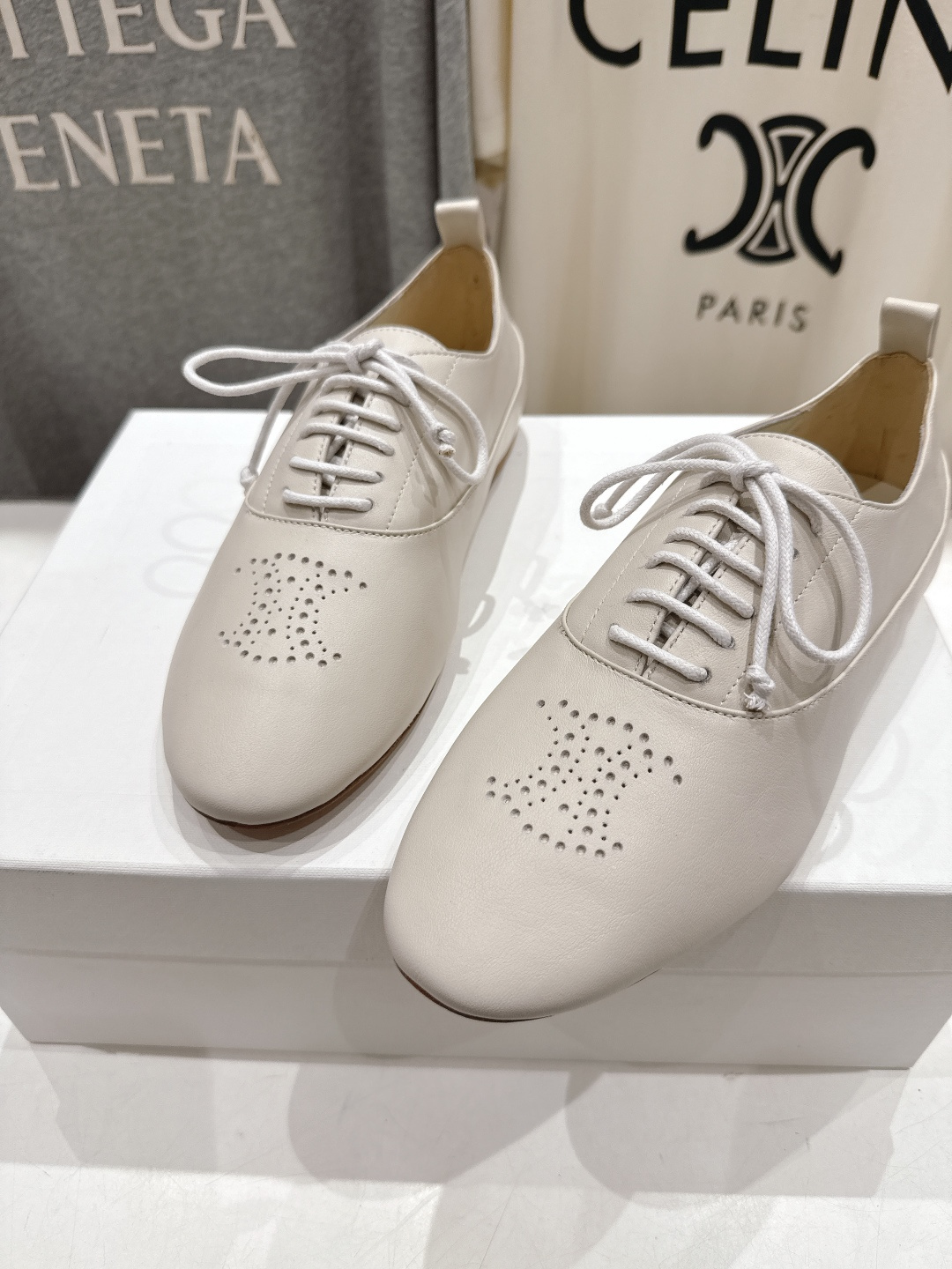 高版本出厂 CELINE*赛琳F052 2025ss新款玛丽珍布洛克复古风平底休闲乐福鞋单鞋网红爆款来袭