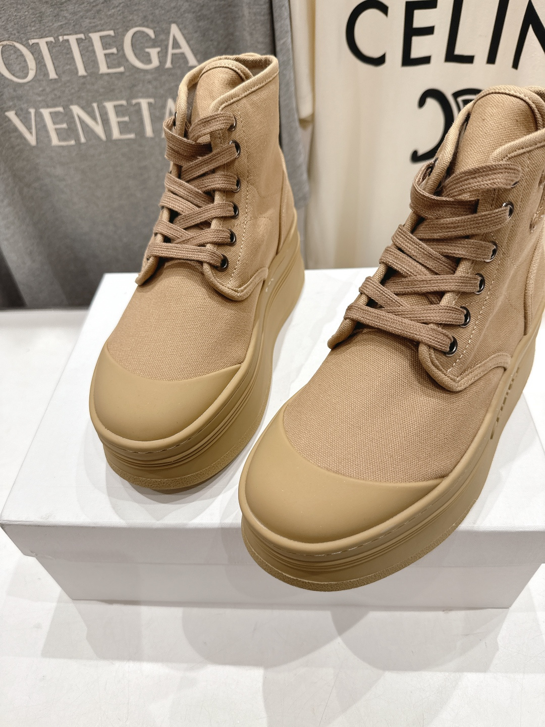 高版本出厂 Celine/赛琳F035 2025ss秋冬新款厚底帆布鞋高帮小短靴～～celine轻奢风格