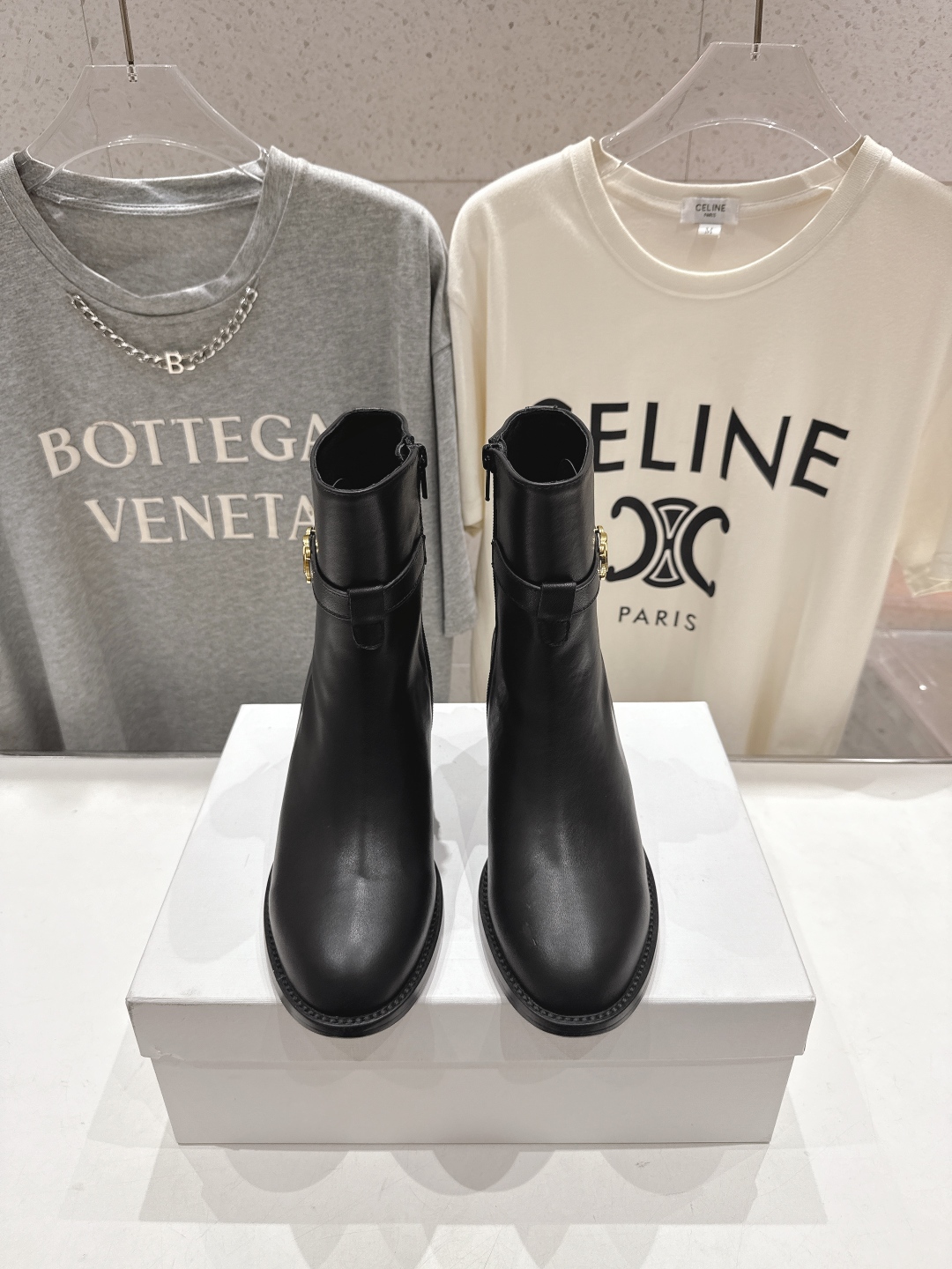 高版本出厂 Celine*/赛琳F052 2025ss秋冬新品简约复古风高跟短靴 复古简约又时尚 上脚舒