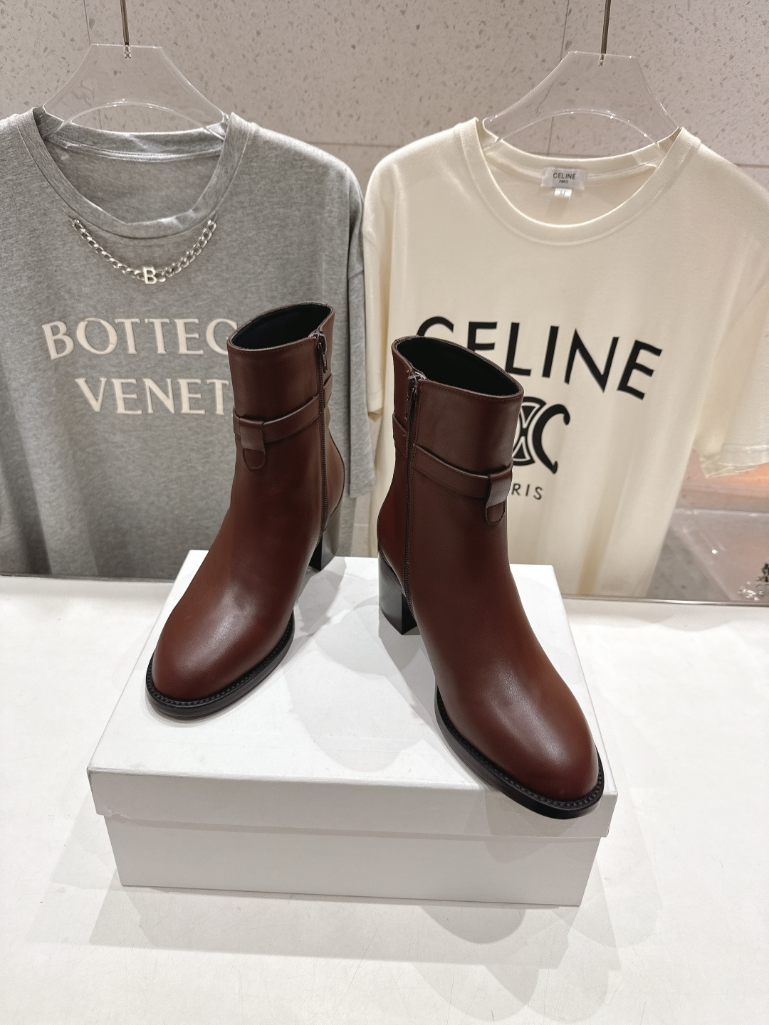 高版本出厂 Celine*/赛琳F052 2025ss秋冬新品简约复古风高跟短靴 复古简约又时尚 上脚舒