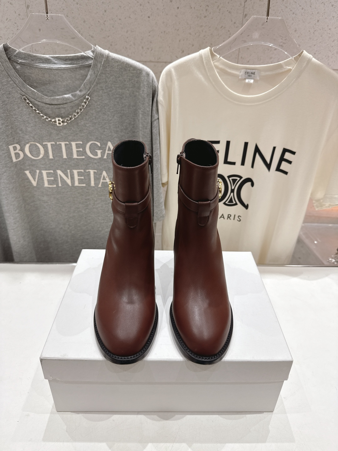 高版本出厂 Celine*/赛琳F052 2025ss秋冬新品简约复古风高跟短靴 复古简约又时尚 上脚舒