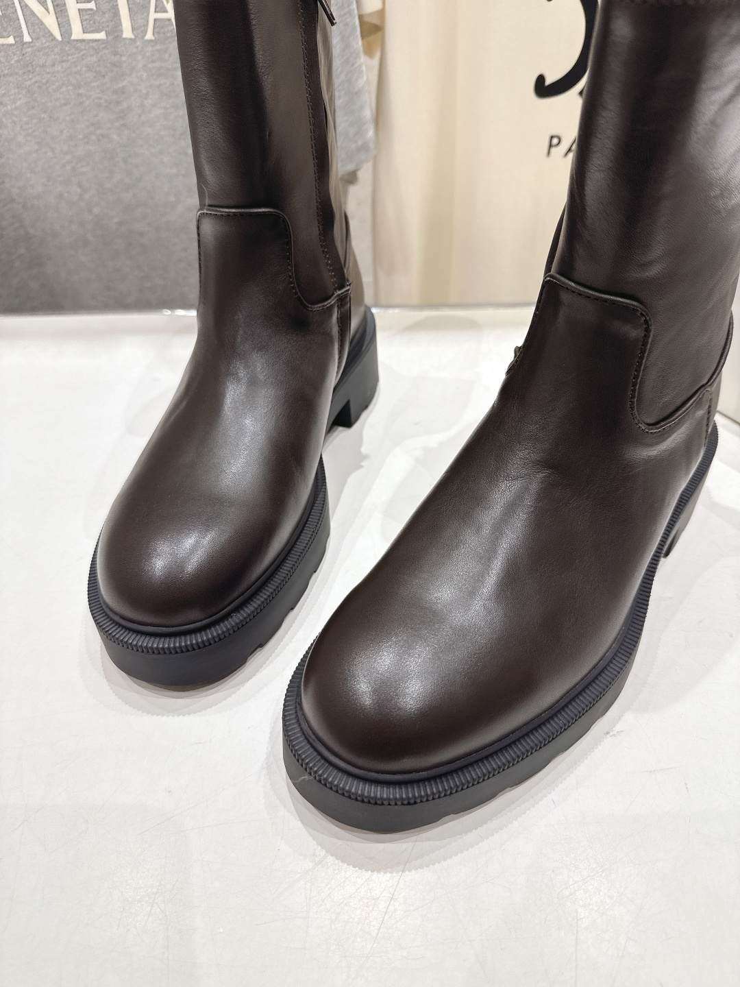 高版本出厂 the row F028 2025ss秋冬爆款厚底简约短靴及裸靴非常舒服的厚底短靴，极简设计