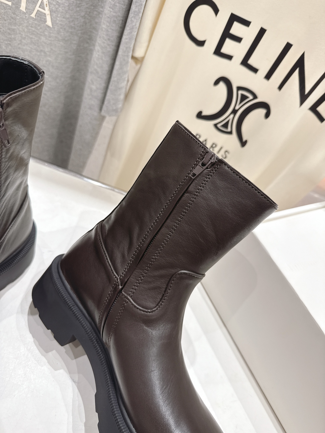 高版本出厂 the row F028 2025ss秋冬爆款厚底简约短靴及裸靴非常舒服的厚底短靴，极简设计