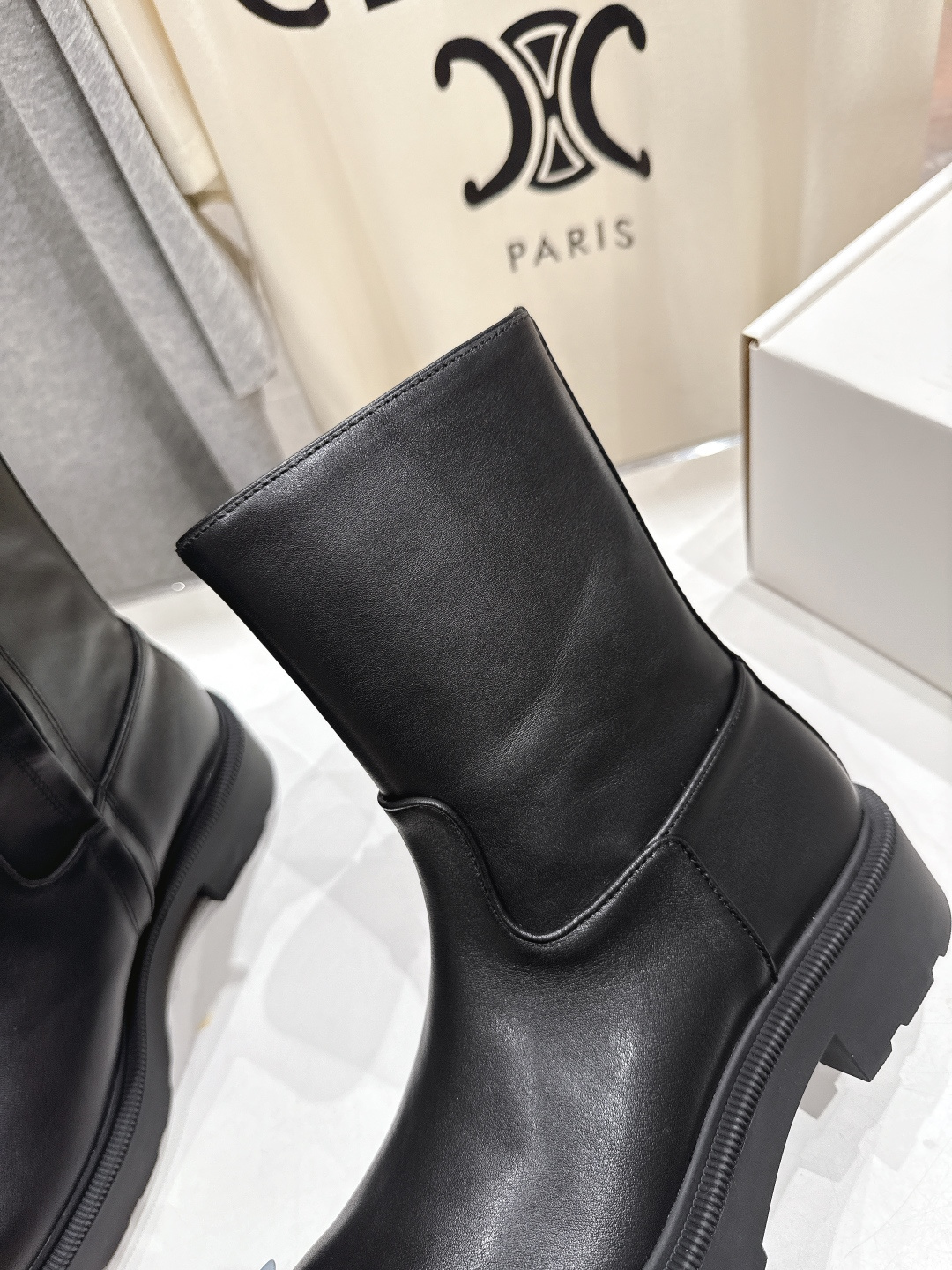 高版本出厂 the row F028 2025ss秋冬爆款厚底简约短靴及裸靴非常舒服的厚底短靴，极简设计