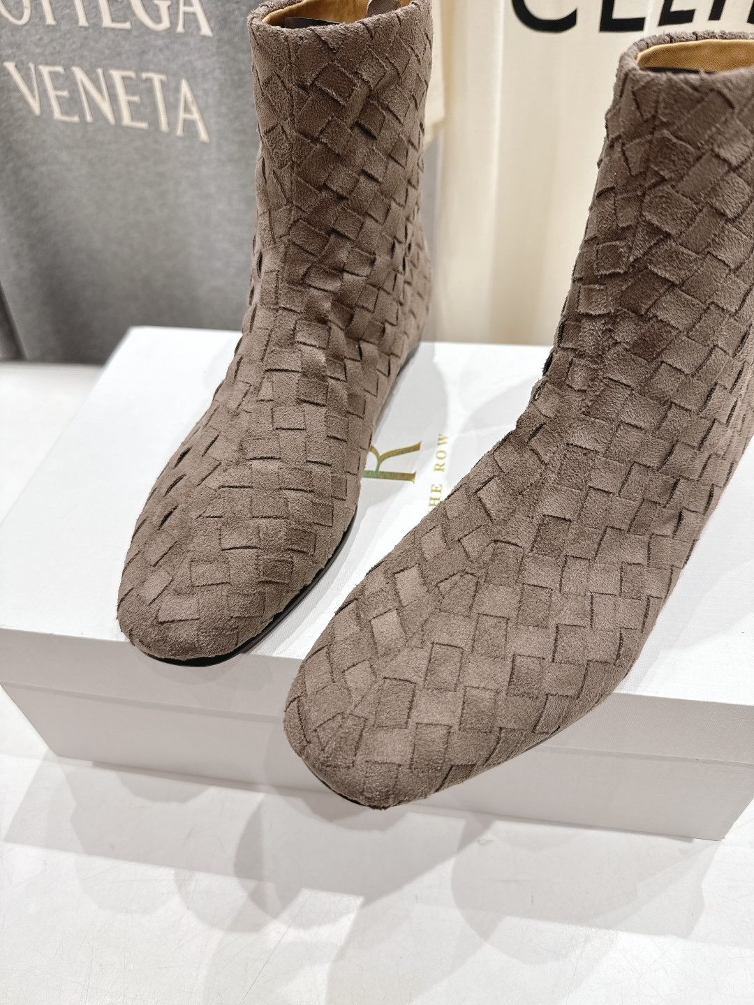 高版本出厂 the row 2025ss秋冬爆款平底简约短靴及裸靴非常舒服的小矮靴，极简设计理念，版型显