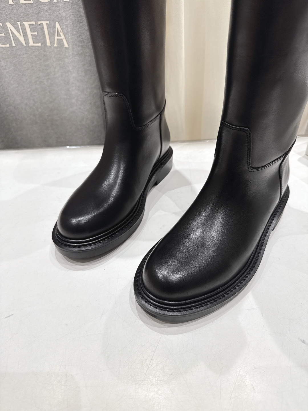 高版本出厂 Celine*/赛琳F041 2025ss秋冬新款帅气英伦风长靴骑士靴复古简约又时尚 上脚舒