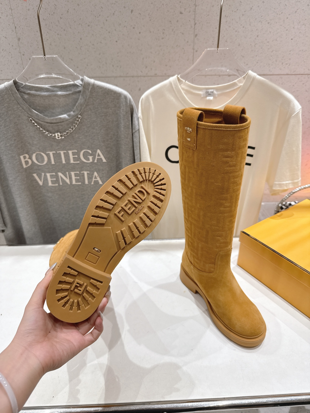 高版本出厂 FENDI芬迪F029 2025ss秋冬新款长靴直筒靴长筒靴 马丁靴芬迪又出美靴啦 高丝光牛