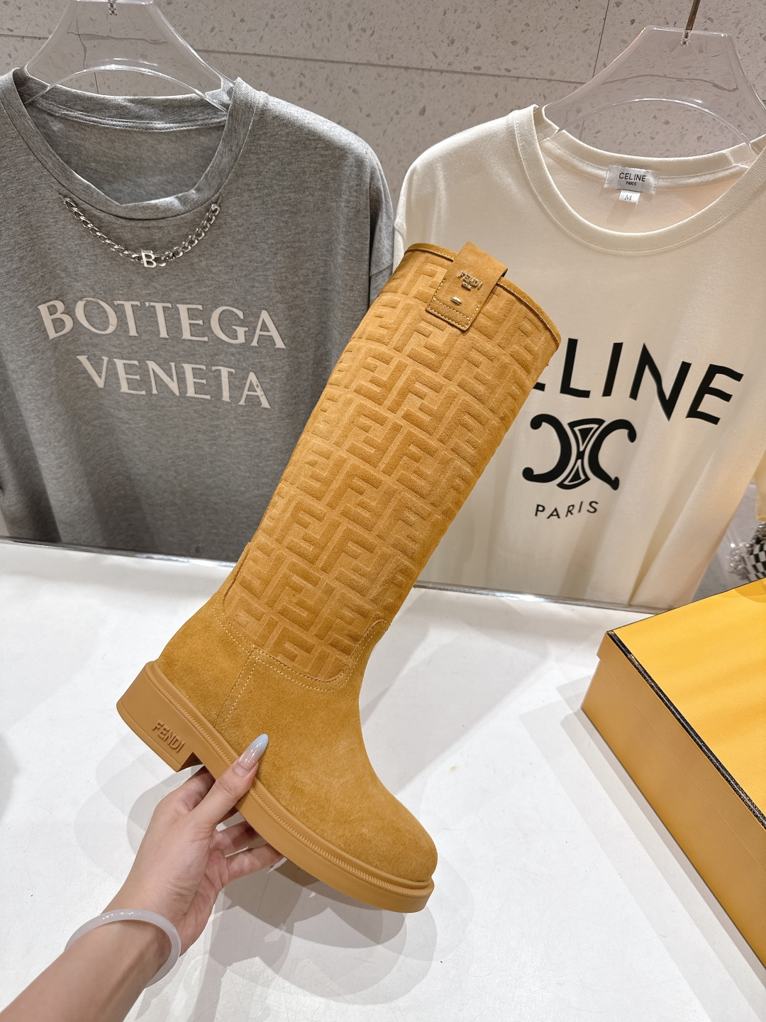 高版本出厂 FENDI芬迪F029 2025ss秋冬新款长靴直筒靴长筒靴 马丁靴芬迪又出美靴啦 高丝光牛