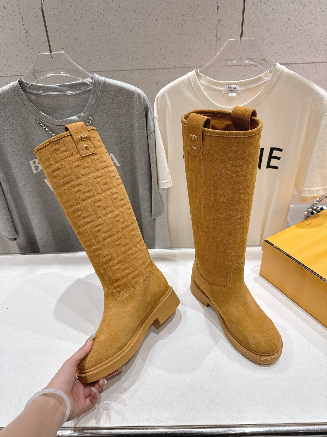 高版本出厂 FENDI芬迪F029 2025ss秋冬新款长靴直筒靴长筒靴 马丁靴芬迪又出美靴啦 高丝光牛