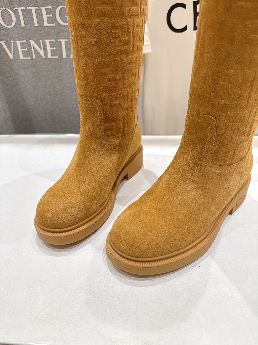 高版本出厂 FENDI芬迪F029 2025ss秋冬新款长靴直筒靴长筒靴 马丁靴芬迪又出美靴啦 高丝光牛