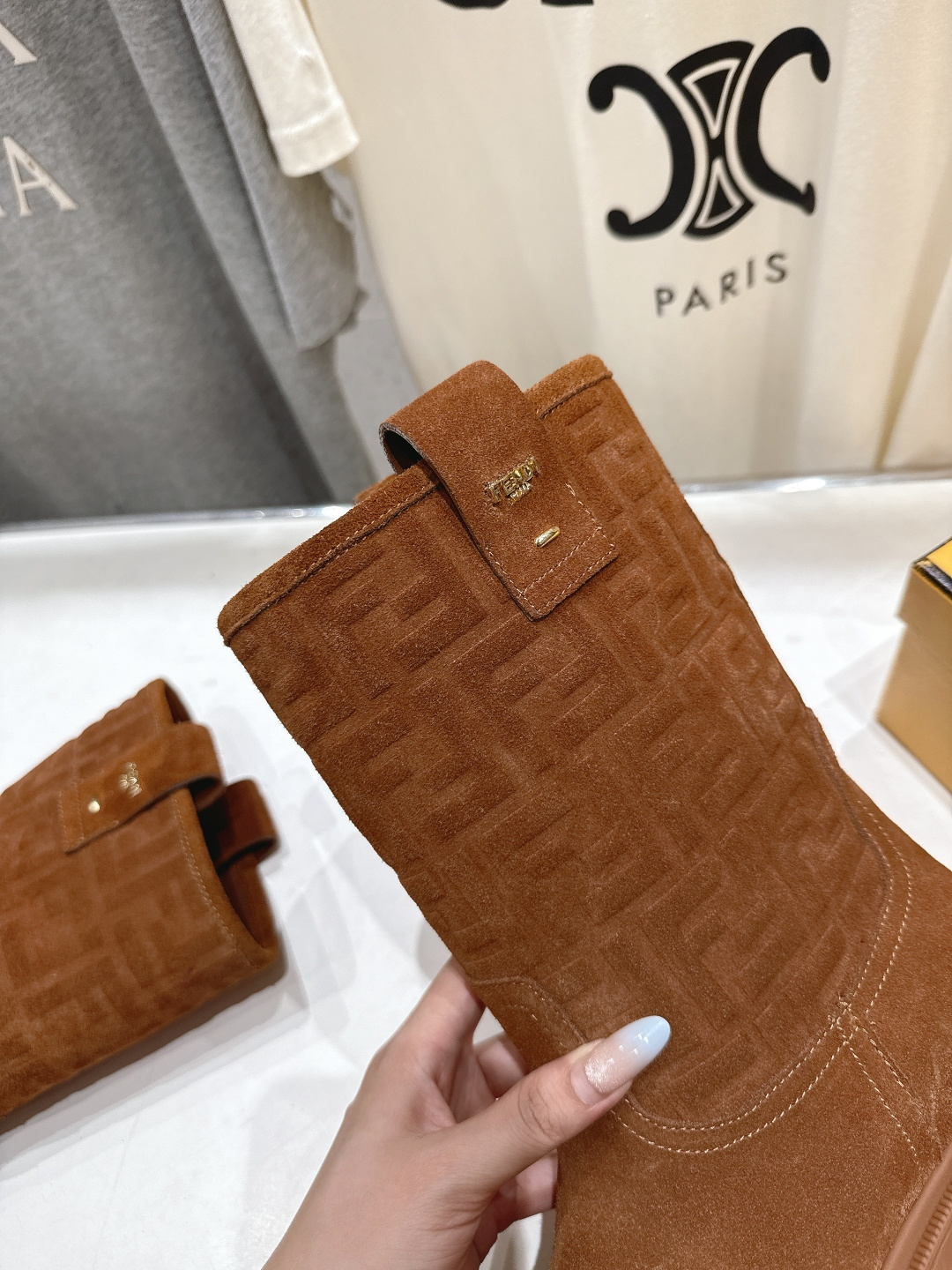 高版本出厂 FENDI芬迪F029 2025ss秋冬新款中靴直筒靴中筒靴 马丁靴芬迪又出美靴啦 高丝光牛