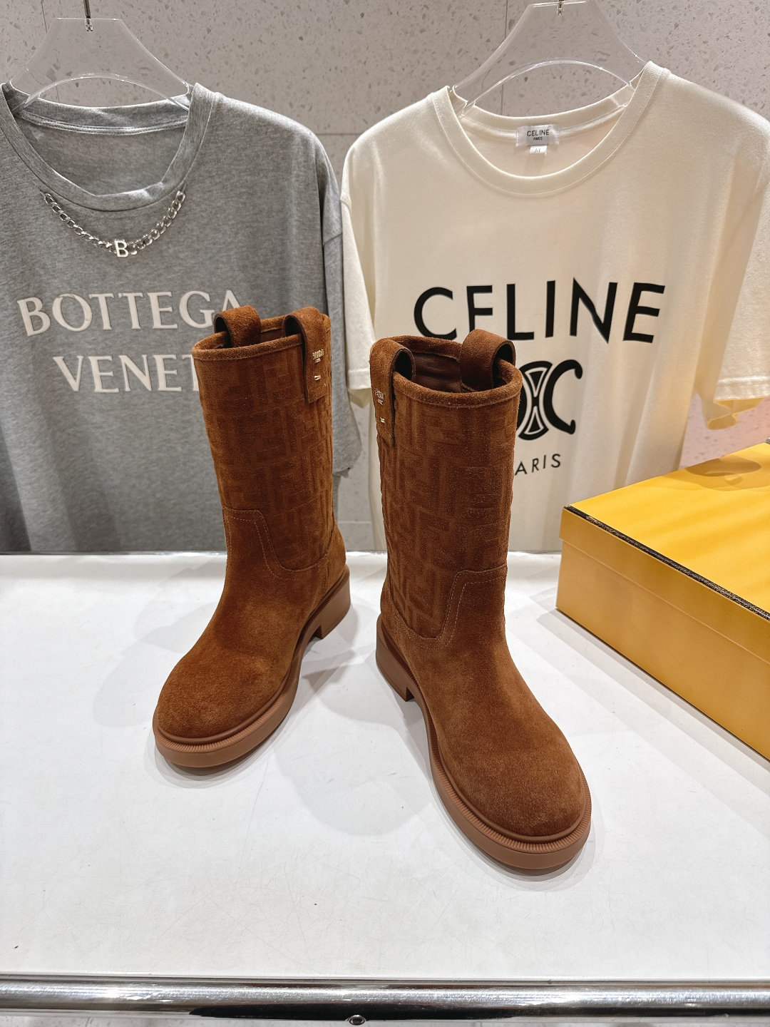 高版本出厂 FENDI芬迪F029 2025ss秋冬新款中靴直筒靴中筒靴 马丁靴芬迪又出美靴啦 高丝光牛