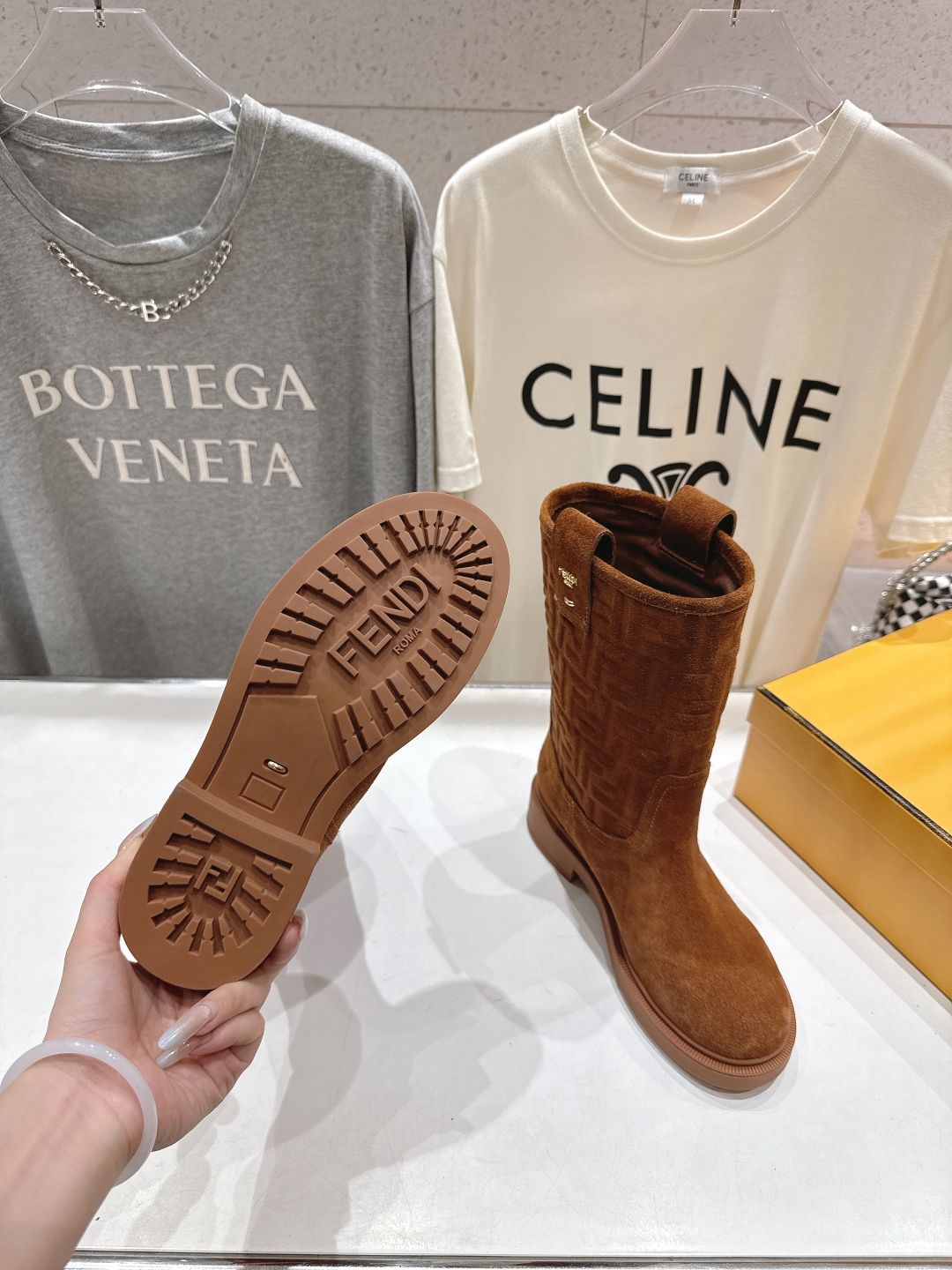 高版本出厂 FENDI芬迪F029 2025ss秋冬新款中靴直筒靴中筒靴 马丁靴芬迪又出美靴啦 高丝光牛