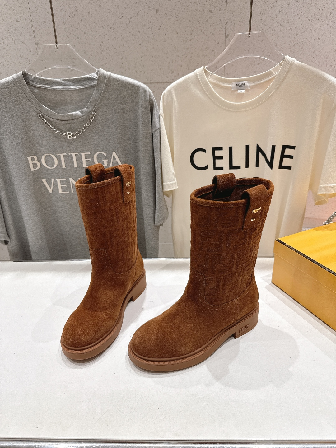 高版本出厂 FENDI芬迪F029 2025ss秋冬新款中靴直筒靴中筒靴 马丁靴芬迪又出美靴啦 高丝光牛