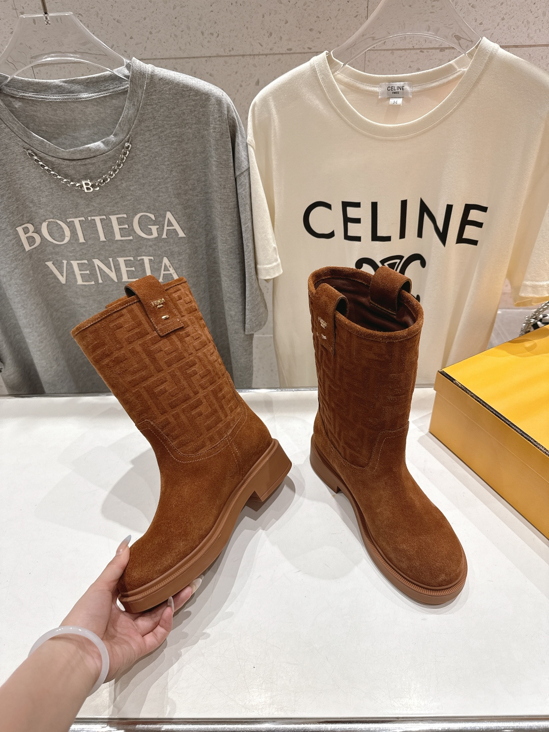 高版本出厂 FENDI芬迪F029 2025ss秋冬新款中靴直筒靴中筒靴 马丁靴芬迪又出美靴啦 高丝光牛