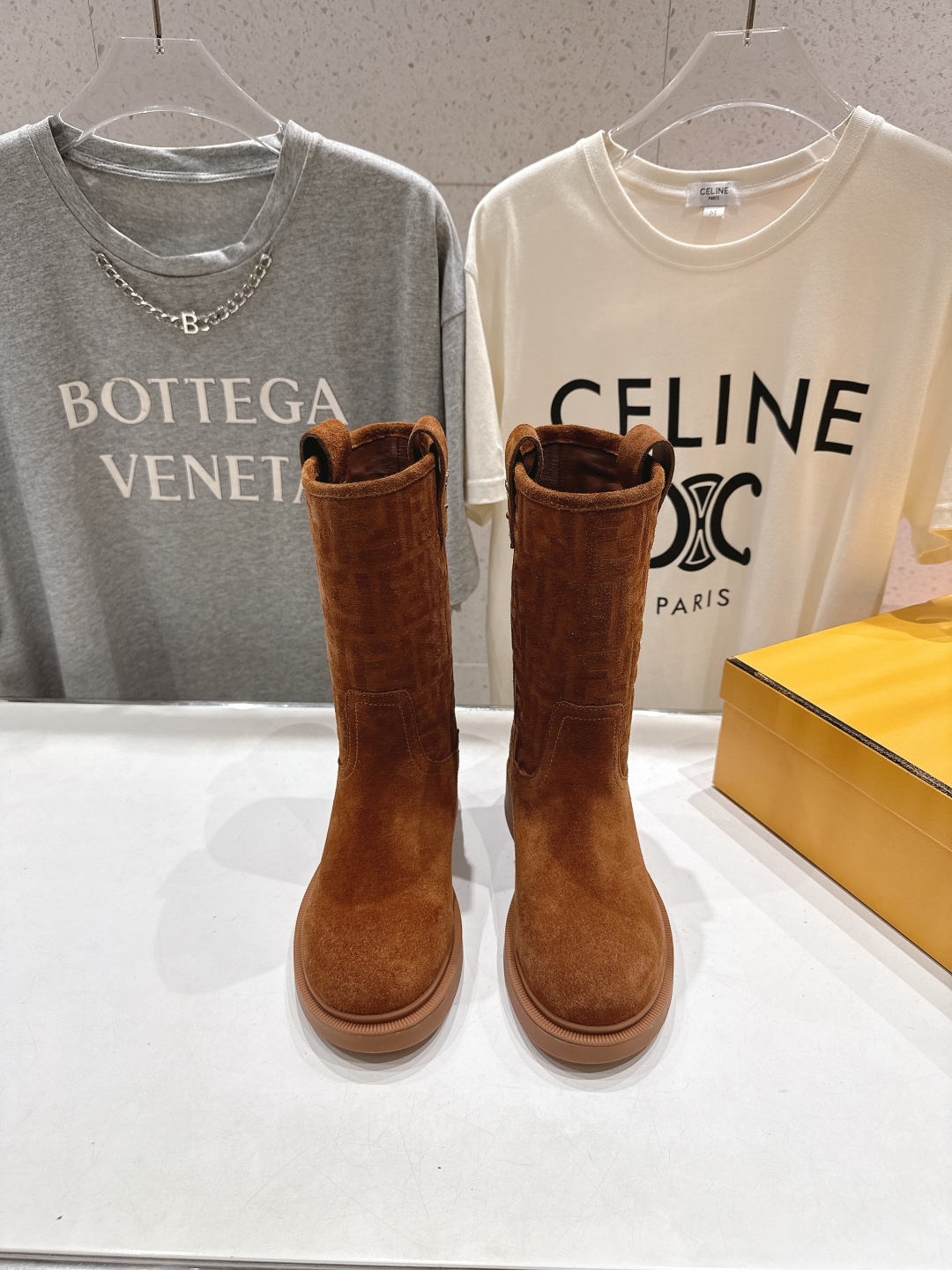 高版本出厂 FENDI芬迪F029 2025ss秋冬新款中靴直筒靴中筒靴 马丁靴芬迪又出美靴啦 高丝光牛