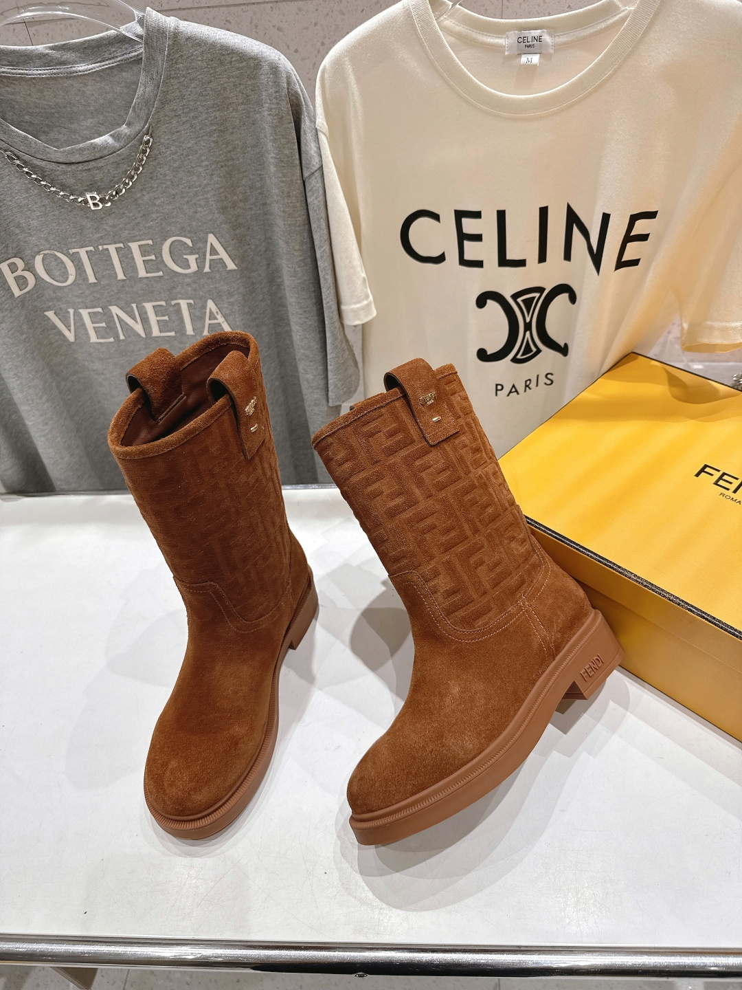 高版本出厂 FENDI芬迪F029 2025ss秋冬新款中靴直筒靴中筒靴 马丁靴芬迪又出美靴啦 高丝光牛