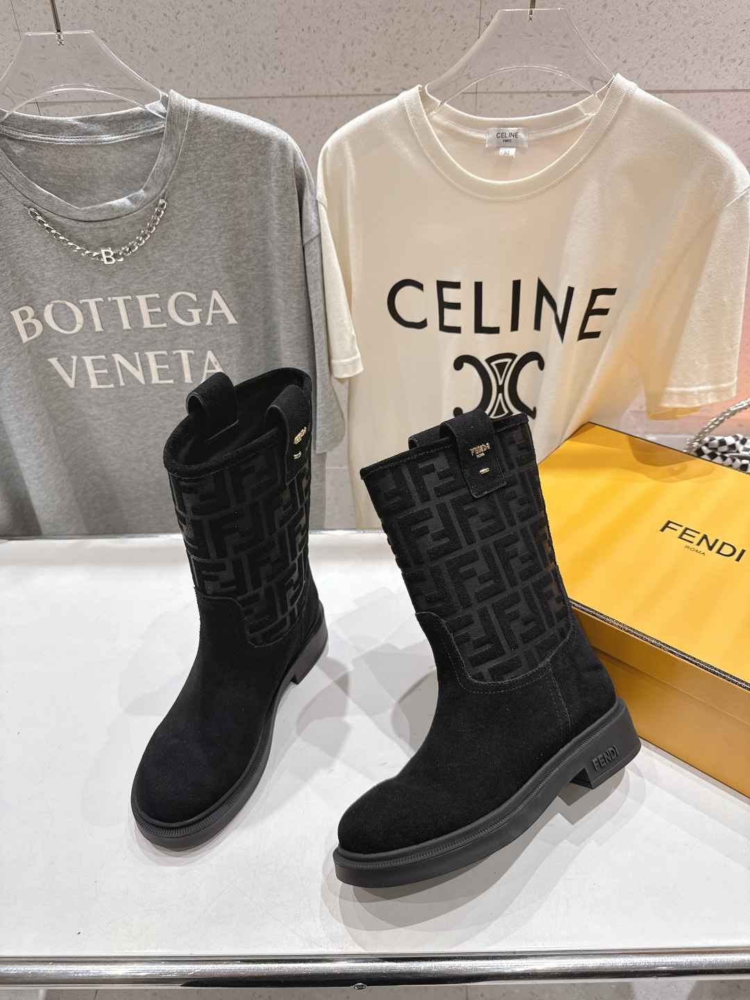 高版本出厂 FENDI芬迪F029 2025ss秋冬新款中靴直筒靴中筒靴 马丁靴芬迪又出美靴啦 高丝光牛