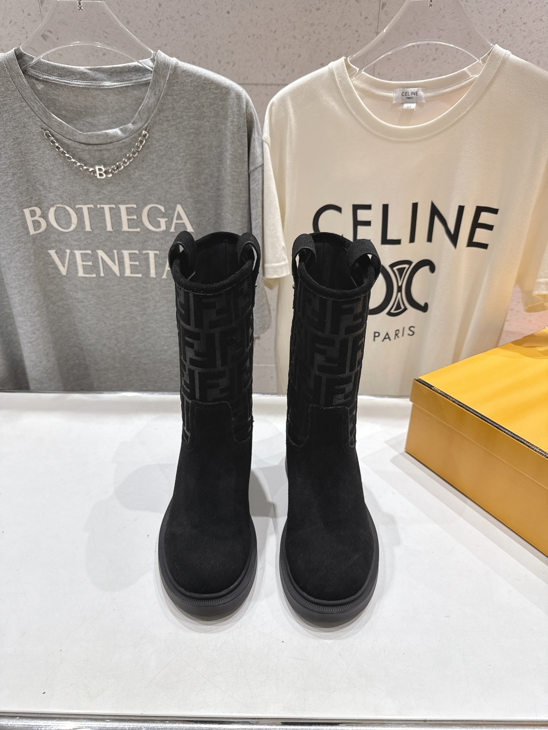 高版本出厂 FENDI芬迪F029 2025ss秋冬新款中靴直筒靴中筒靴 马丁靴芬迪又出美靴啦 高丝光牛