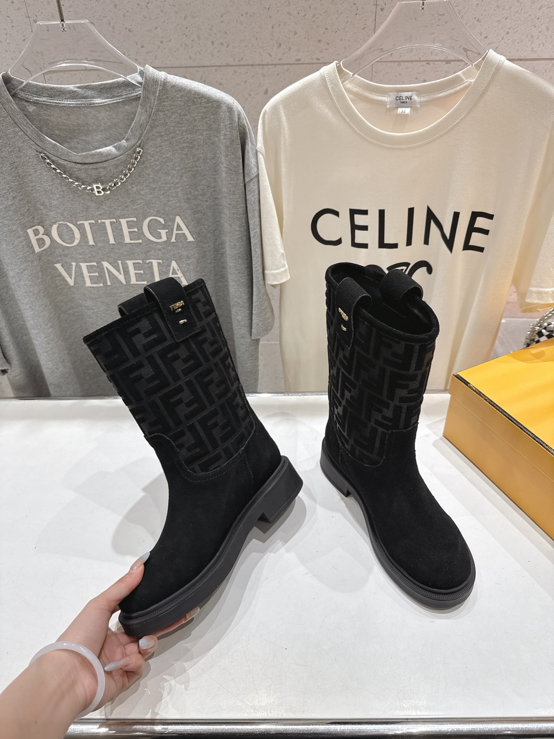 高版本出厂 FENDI芬迪F029 2025ss秋冬新款中靴直筒靴中筒靴 马丁靴芬迪又出美靴啦 高丝光牛