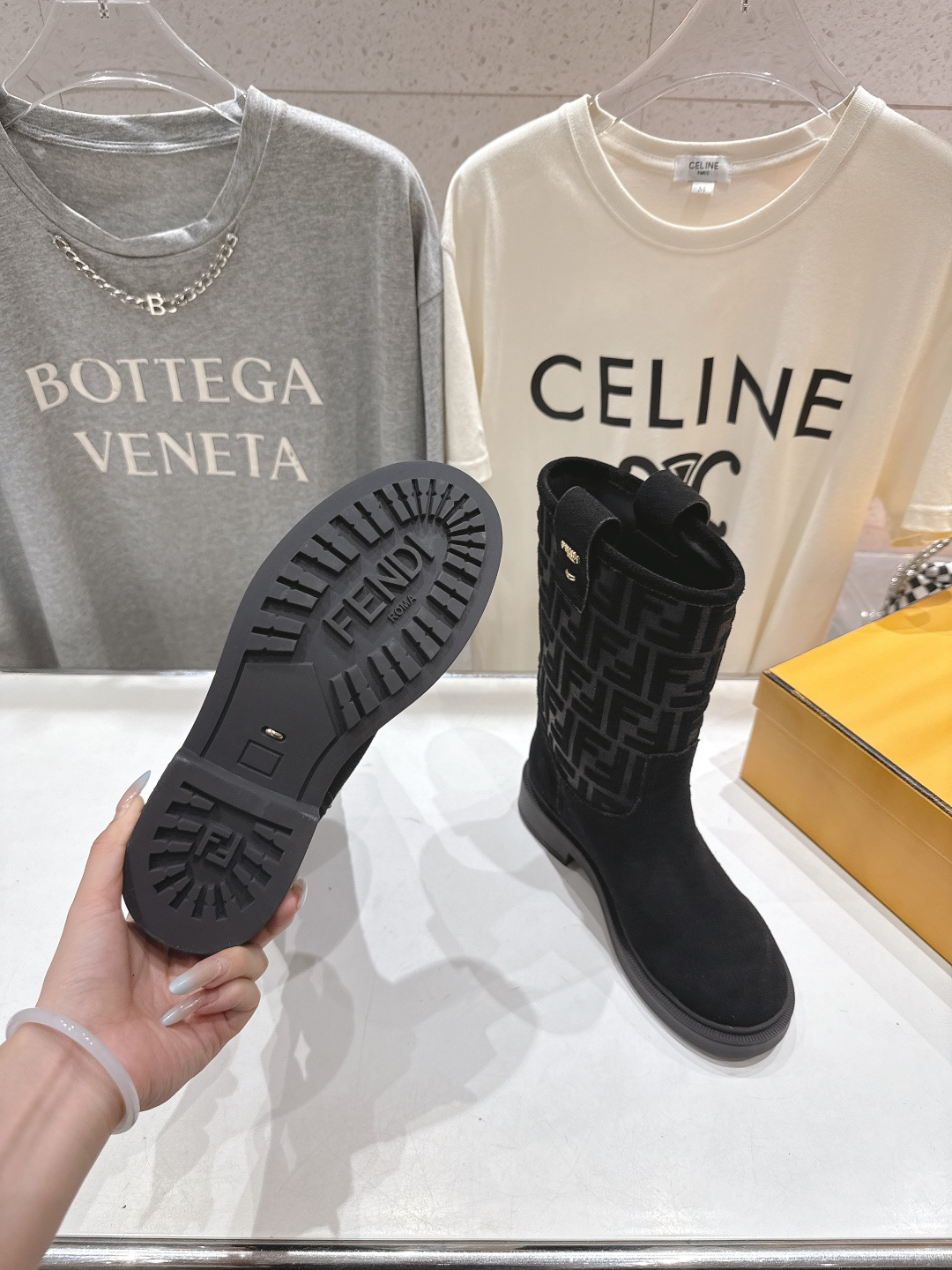 高版本出厂 FENDI芬迪F029 2025ss秋冬新款中靴直筒靴中筒靴 马丁靴芬迪又出美靴啦 高丝光牛